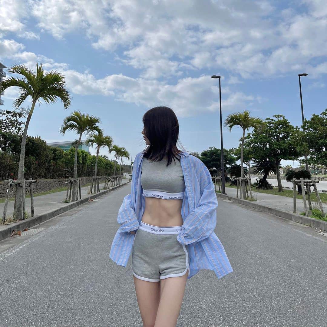 荒山みなみのインスタグラム：「メンズのストライプのシャツ大好き👔🩵」