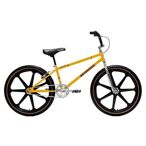 スタンダードカリフォルニアさんのインスタグラム写真 - (スタンダードカリフォルニアInstagram)「Kuwahara Bike Works × @screaminwheels × Standard California NOVA 24 Pre-Orderの予約販売が本日よりスタートです。   Kuwahara Bike WorksにScreamin' Wheels × Standard Californiaで別注した24inch BMX、NOVA 24です。 往年のモデル"NOVA"を彷彿とさせるループエンドのフレームに、Made in USAのSkyway "Tuff Wheel Ⅱ"の組み合わせ。 クランクは軽量なアルミCNC製の3ピースです。 フレームカラーはイエロー、KuwaharaロゴはブラウンでStandard Californiaカラーに。 フロントフォークはクロームメッキです。   Price ￥137,500 (税込)   予約締め切りは4/21 (金) 24:00です。  Kuwahara Bike Works × @screaminwheels × Standard California NOVA 24 Pre-Order has started from today untill Apr. 21st.   Please check it on our website.   @standardcalifornia @standardcalifornia_movie   #standardcalifornia #スタンダードカリフォルニア #kuwahara #screaminwheels #oldschoolbmx #vintagebmx #oldbmx #kuwaharabmx #kuwahara24 #screaminwheels #internationalshipping  #overseasshipping #worldshoppingjp #worldshopping」4月13日 12時15分 - standardcalifornia