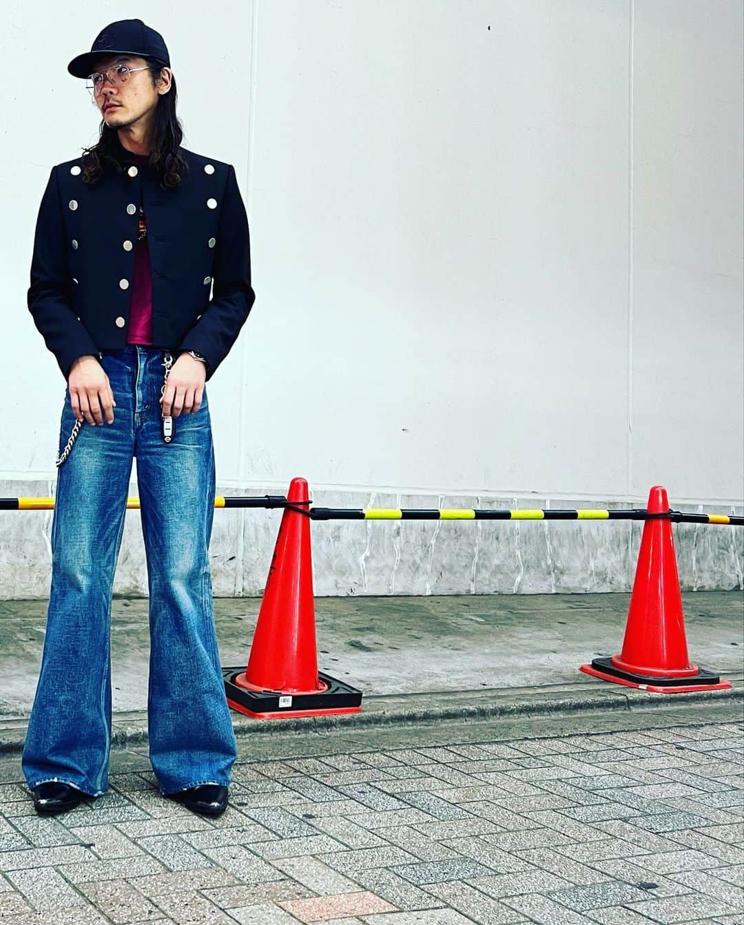 庄村聡泰のインスタグラム：「#サトヤスタイリング 頭 #chromehearts  眼 #rayban  上 #celine  中 @converge  下 #celine  靴 #saintlaurent  銀 #chromehearts   エディスリマンの服にコンヴァージと言う最狂のハードコアバンドのTシャツを合わせるのは楽しい」