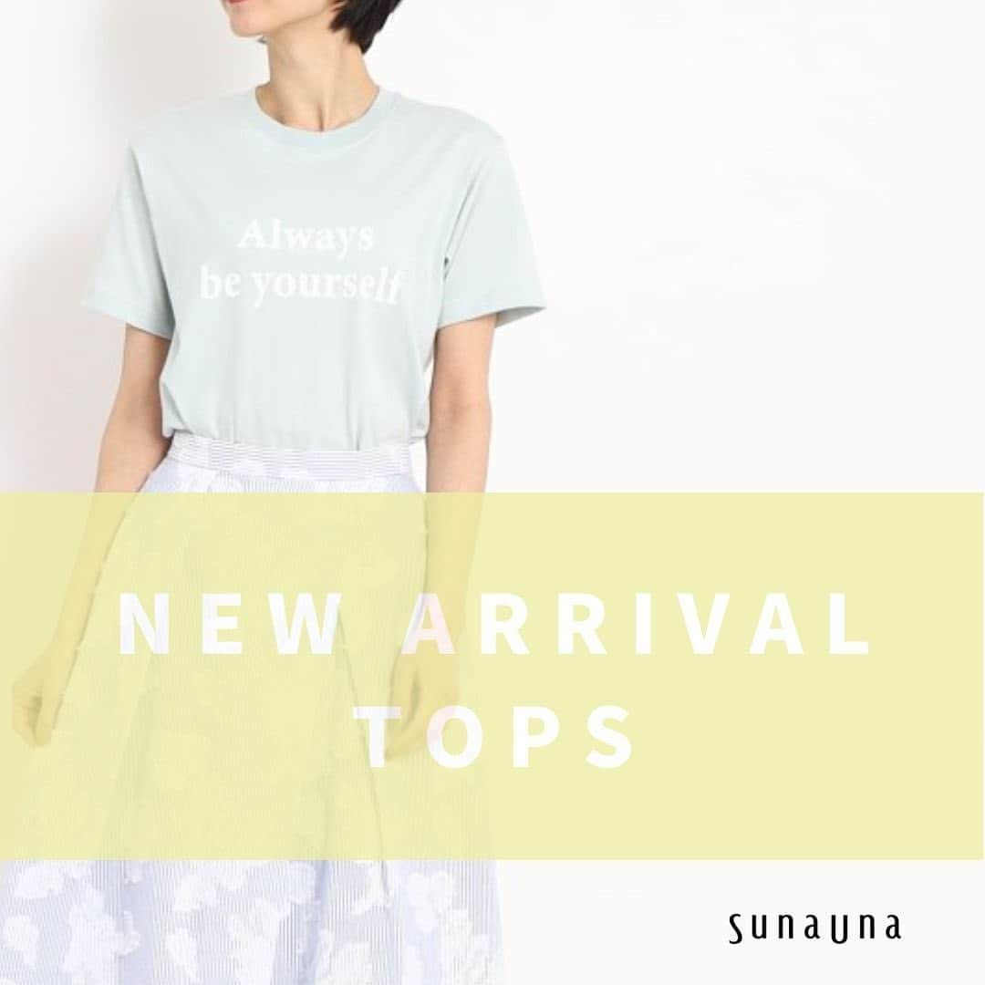 SunaUnaのインスタグラム：「SunaUnaより、新作トップスをご紹介します。  ■ロゴ入りTシャツ  クルーネックのプルオーバーに、胸元に「Always be yourself :いつも自分らしく・・・」というメッセージを施したロゴ入りTシャツ。 オーガニックコットン100%にこだわり、サスティナブルへも配慮した1枚です。    ・K92-16450  ***ストーリーズ、または、ハイライトからご購入サイトへのリンクがあります！***   #SunaUna#スーナウーナ#Tシャツ#ロゴ#ロゴT#きれいめファッション#オフィススタイル#大人ファッション#30代コーデ#40代コーデ#50代コーデ#お上品#レディースファッション#fashion#ファッション#レディース」