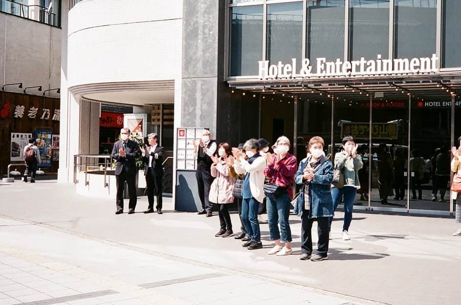 ハマ・オカモトさんのインスタグラム写真 - (ハマ・オカモトInstagram)「🌸👮‍♂️  Meaningful walk.」4月13日 13時11分 - hama_okamoto