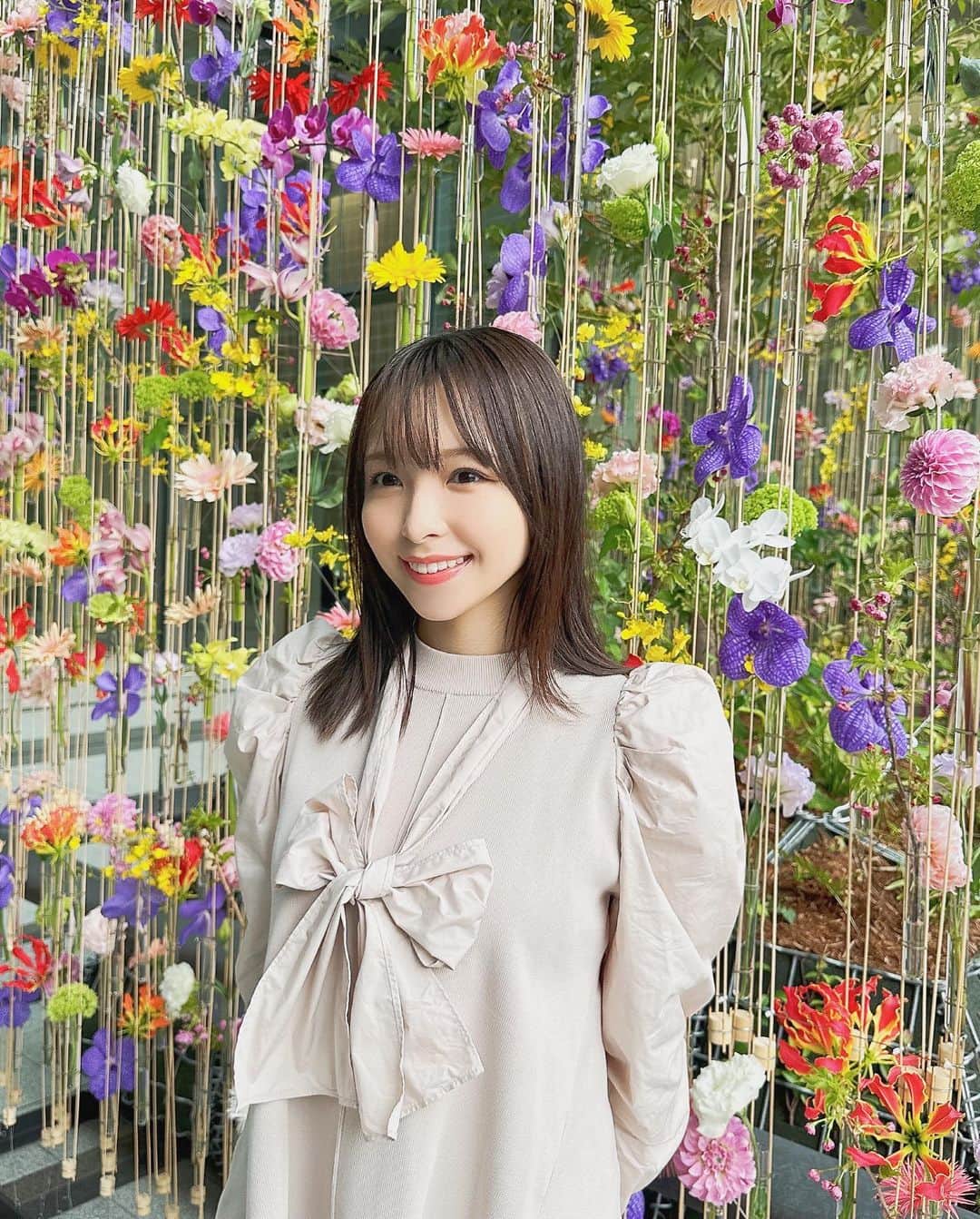 一ノ瀬みかさんのインスタグラム写真 - (一ノ瀬みかInstagram)「4月7日〜4月23日開催の「Yaesu Flower Greeting」に行ってきました🌸  1枚目の作品は東京ミッドタウン八重洲のロゴをモチーフに作られたものらしく、とても素敵でした。  他にも綺麗なお花たちが沢山あって、夜はライトアップされるそうです！  #東京ミッドタウン八重洲  #tokyomidtownyaesu  #yaesuflowergreeting  #東京　#八重洲　#東京駅八重洲口　#ミッドタウン八重洲　#八重洲ミッドタウン　#ミッドタウン #東京ミッドタウン　#東京駅周辺　#商業施設　#tokyo #yaesu #midtownyaesu #yaesumidtown #midtown #tokyomidtown」4月13日 13時28分 - mika__kmyd