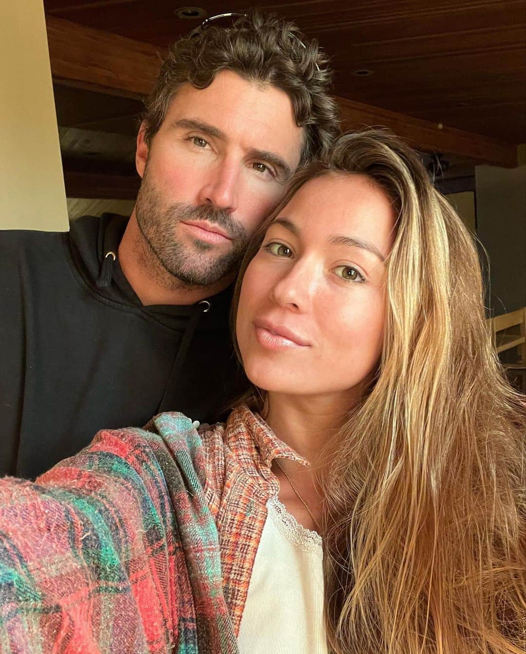 ティア・ブランコのインスタグラム：「The first day we met was one of the most memorable & magical days of my life! It was almost as if I had lived that day 100 times before because everything felt so right from the start!Hard to put all the feels into words but I guess you felt it too because you asked me to be your girlfriend that same day and the rest is history 😜 So grateful our worlds collided and I get to call you my best friend! Thank you for being the best life partner I could ask for and making me giggle everyday!  Love you! Happy anniversary 😘 @brodyjenner」
