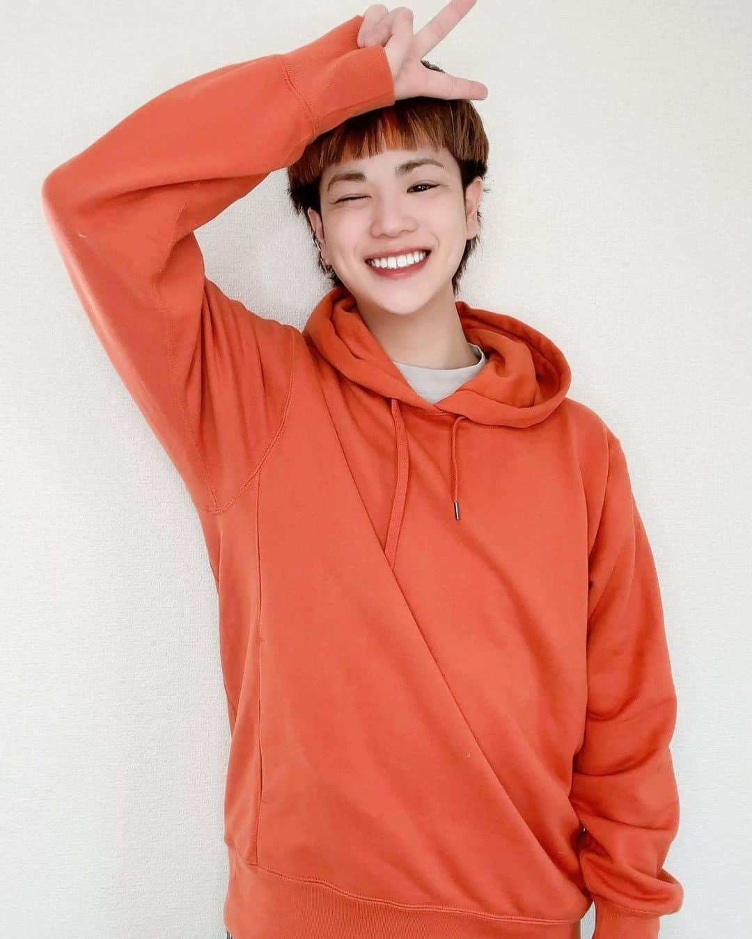 河崎良侑さんのインスタグラム写真 - (河崎良侑Instagram)「オン眉復活🧡🧡  #オン眉男子  #非モテ男子  #顔が全面にでてる  #オレンジカラー   昔オーラ見てもらった時にオレンジだった🧡 #オーラ全開でいきます #奇跡の34歳  #年齢ばかりが成長していく」4月13日 13時58分 - ryosuke.kawasaki