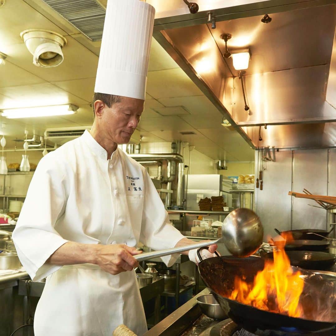 The Westin Osaka （ウェスティンホテル大阪）のインスタグラム：「中国料理「故宮」では、5/1～5/14の期間限定で“母の日プラン”をご用意しております。 料理長王憲生が「医食同源」の哲学に基づいて作る“佛跳墻”をはじめ、美味しさで心を満たし、滋味あふれる食材で身体を元気にする、そんな想いを込めたお料理をご提供いたします。 日頃の感謝の気持ちを込めて、素敵な時間をプレゼントしませんか✨  🔗 https://kokyu.westinosaka.com/ ご予約・お問い合わせは中国料理「故宮」まで TEL.06-6440-1065 ————————————————— #中国料理 #故宮 #中国料理故宮 #王料理長 #王憲生 #佛跳墻 #工藝茶 #医食同源 #母の日 #大阪 #osaka #梅田 #umeda #chineserestaurant #IMPERIALPALACE ————————————————— Tag @westinosaka to share your image with us.⠀ #WestinOsaka #ウェスティンホテル大阪」
