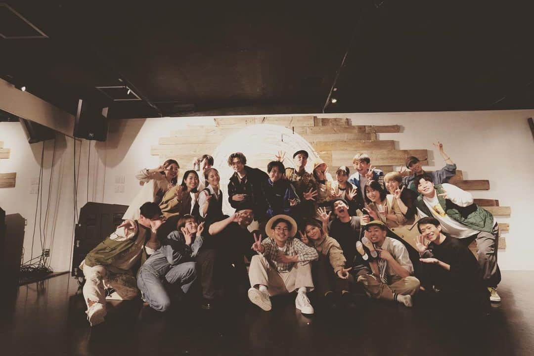 安達雄基さんのインスタグラム写真 - (安達雄基Instagram)「えー写真。  @endancestudio での 初めてのタップイベント 【Make a Circle】 無事終了しました😊🙌 ゲスト、出演者、観に来てくれた人達皆んなで楽しい空間を作れたと思います！！ 年内にもう一回やろうと思ってるのでまた皆んなで遊びましょう✨✨ ダンサー　ミュージシャン　タップダンサー　皆んなのコミニティーをごちゃまぜにして垣根なくして楽しんじゃっていきましょう🌞 #tapdance #タップダンス#endancestudio #music #dance#dancer」4月13日 14時08分 - yuki_adachi_tap