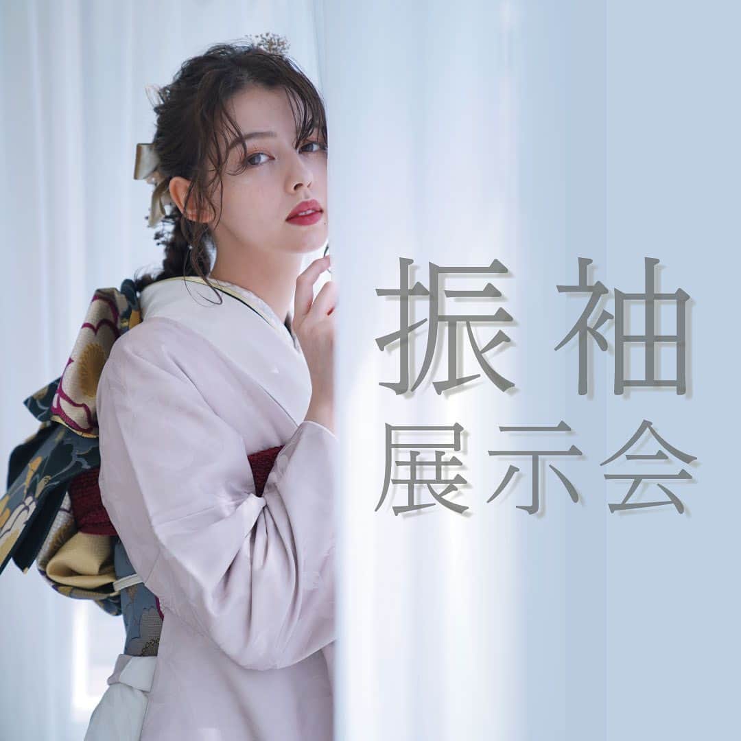 スタジオキャラット イクスピアリ店のインスタグラム：「振袖展示会 4/22(土)～5/7(日)  ☞ 振袖レンタルのご相談 ☞ 撮影のご相談 ☞ 振袖のご試着  2024年、2025年、2026年 成人式を迎えるみなさま! ご予約お待ちしてます！  ご来店の際は必ずご予約をお願い致します！  ご好評につき、 2024年の当日支度枠が 残りわずかとなっております😣  ぜひお急ぎください！  ………………………  #スタジオキャラット #スタジオキャラットイクスピアリ店 #studiocaratt #イクスピアリ #浦安 #舞浜 #着物 #着付け #ヘアアレンジ #メイク #フォトスタジオ #写真館 #photo #photostudio #写真 #家族 #ドレス#振袖 #後撮り #前撮り #成人式 #振袖ヘア #振袖レンタル」