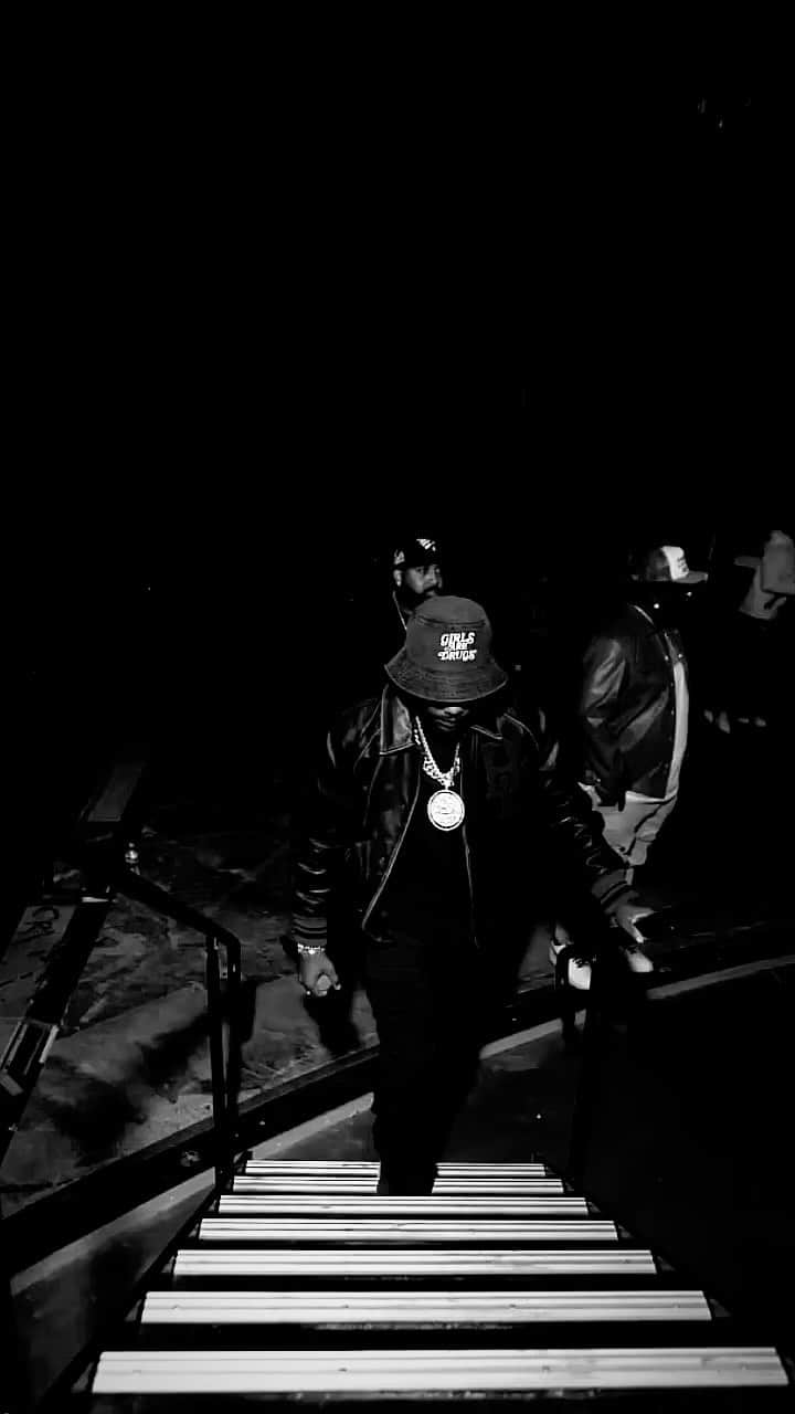 ファボラスのインスタグラム：「YOUNG OG popping out…  [motion video shot by @pthephotographerofficial_]  [pics shot by @dayhunch]   #AprilFoolsComedyShow」
