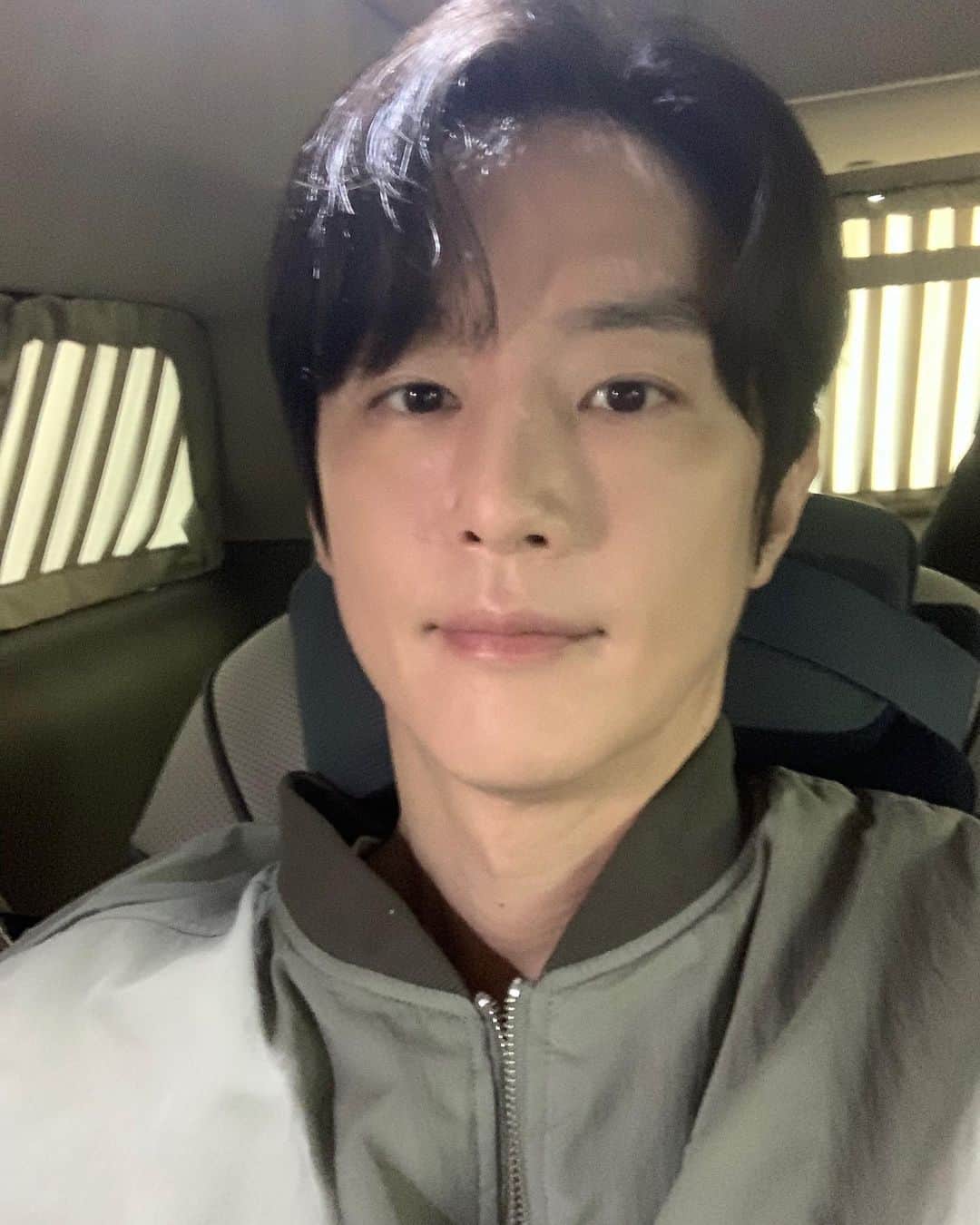 クォン・ユルのインスタグラム：「중상하 오늘밤 텐트밖은유럽 본방사수」