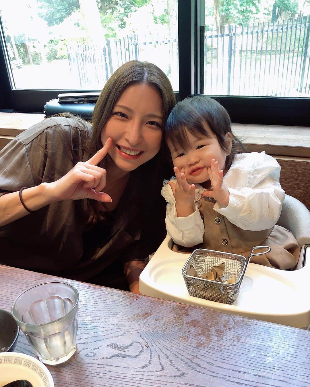 midoriyamaoさんのインスタグラム写真 - (midoriyamaoInstagram)「はーちゃんとはーちゃんの娘と娘の子供たちがお家に遊びにきてくれたよ〜😄  近くの公園で遊んでランチしてお家にGO‼️  めっちゃ楽しゅうございましたぁ〜😆❣️  はーちゃんの娘の子供とあたしの息子が同い年‼️笑  なんだか不思議な感じです😅笑  #3歳息子 #公園遊び #親友ちゃん #親友ちゃんの娘 #親友ちゃんはおばあちゃん 笑 #宅飲み #サイコー 🍻💕 #トランポリンで大はしゃぎ」4月13日 14時35分 - midoriyamao