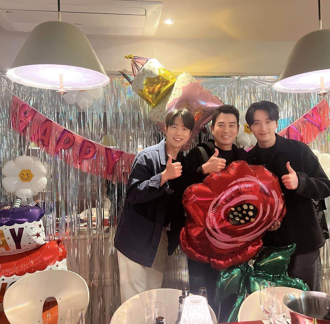 チャ・イェリョンのインスタグラム：「보라데보라 첫방 기념 🎈🥳 축하해요 첫방 !! 옹기종기 귀엽게 본방 사수 오늘도 @channel.ena.d  #ENA 9시 보라데보라 에서 만나요 💜  너무너무 재밌어요 🍀」