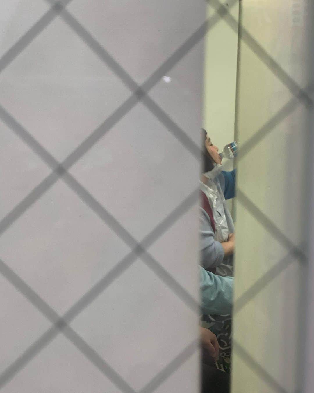 吉本新喜劇のインスタグラム：「【推し事(お仕事)激写📸】  会社で何やら酒井藍さんと おやどまりさんが会議室にこもって 作業しています🙄 真剣な眼差しで写真を選んでる模様です。 写真集の出来上がりが楽しみですね！🎉  是非皆さん酒井藍プロデュース 「吉本新喜劇で、推し事始めませんか♡？　by酒井藍 feat.おやどまり」  お越しください💕  5月4日（木）～5月7日（日） LAUGH & PEACE ART GALLERY 入場無料です👼  #吉本新喜劇 #ものすごい量の #水分とお菓子があった #多分夜なべします」
