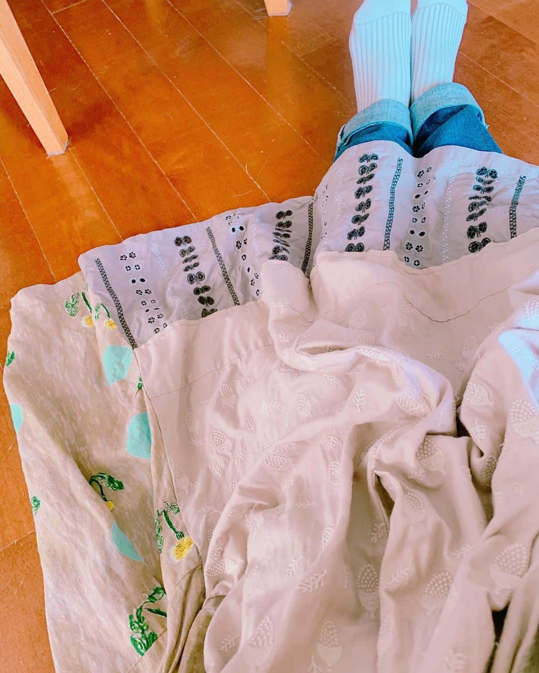 小桜エツ子さんのインスタグラム写真 - (小桜エツ子Instagram)「最近着てない服をつなぎ合わせたワンピース。  #ミナペルホネン」4月13日 14時48分 - kozaetu