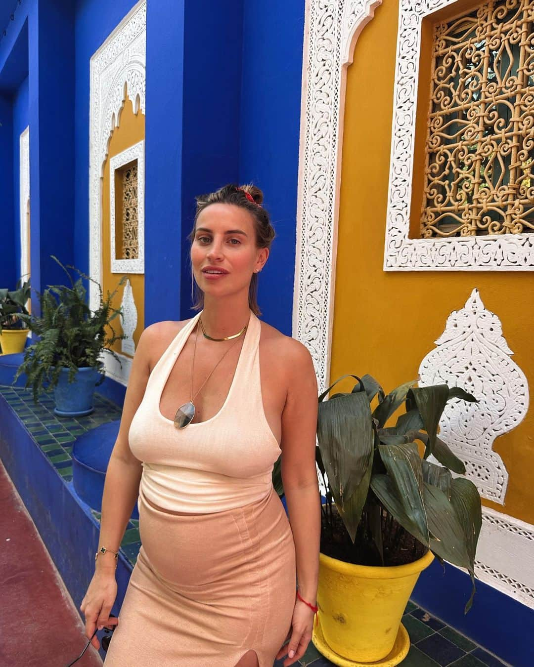 ファーン・マッキャンさんのインスタグラム写真 - (ファーン・マッキャンInstagram)「Jardin Majorelle - Yves Saint Laurent Mansion 💙. _____________________________________ The gardens onto lunch at @elfennmarrakech .  Definitely need to pre book your tickets before you go. I’m not really a museum kinda girl so we booked just to go to the gardens and they were breathtakingly beautiful.   Had to buy a little pot of the blue paint too to bring home.  Sundays dress is Zara. My outfit is all old stretchy pieces I have in my holiday suitcase in my loft. I’ve had a check list with my holiday wardrobe - •is it stretchy ? ✅ •can I get away without wearing a bra ? ✅ 🤣🤣  #jardinmajorelle #yvessaintlaurent #ysl #marrakech #elfenn #rooftop #morocco」4月13日 14時48分 - fernemccann