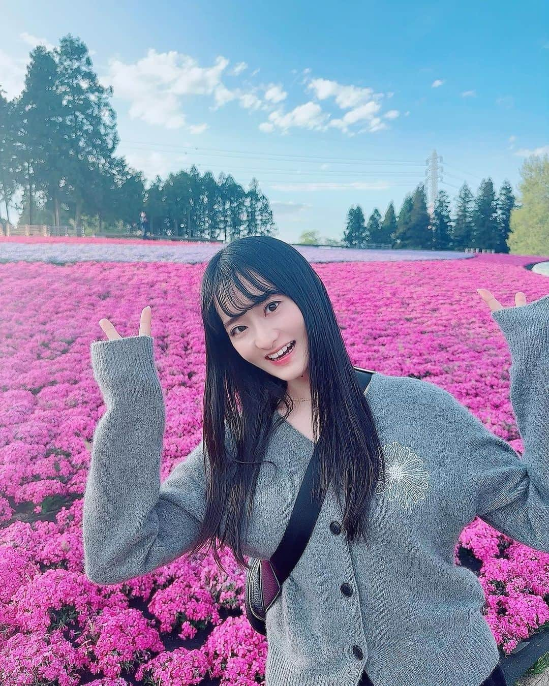 堀場美希さんのインスタグラム写真 - (堀場美希Instagram)「いつもの旅友達おねえさんとおでかけしてきました☺️🚗🌷 自然に触れてとても良い時間だったよ〜！ 次はどこ行こうかな〜？✨ 北海道、沖縄、関西、四国、九州🤔💭 みんなのおすすめ教えて〜❣️  あ!そういえば😗の顔しなかったかも？！🤣  #シバザクラ #芝桜 #お出かけ #🚗 #🌷」4月13日 14時55分 - miki_horiba212