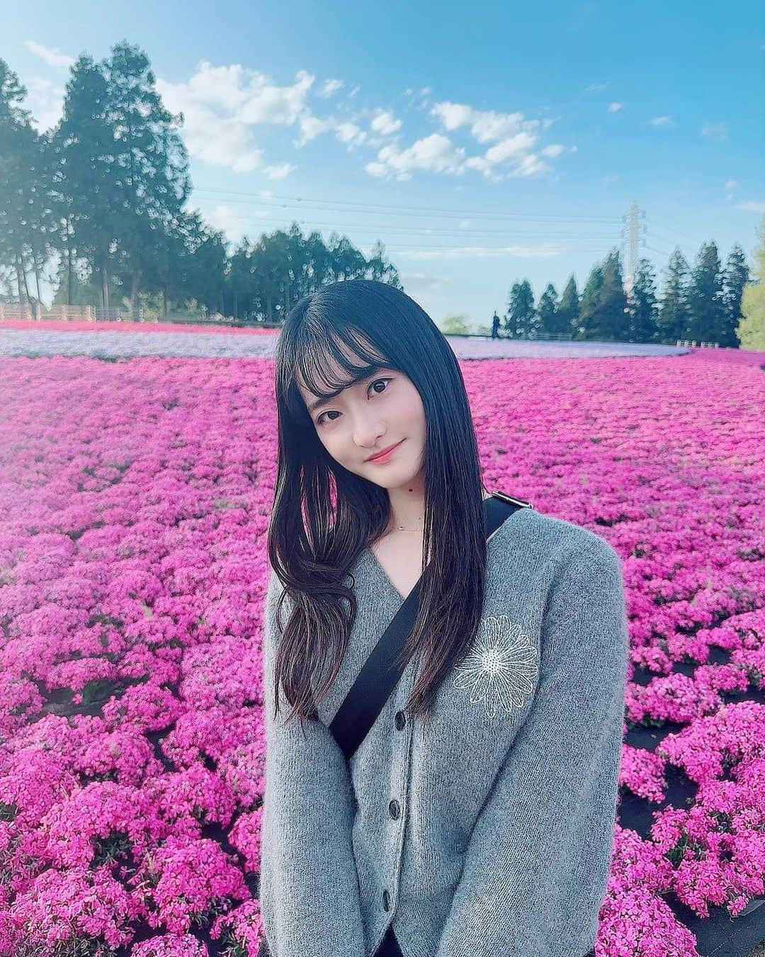 堀場美希さんのインスタグラム写真 - (堀場美希Instagram)「いつもの旅友達おねえさんとおでかけしてきました☺️🚗🌷 自然に触れてとても良い時間だったよ〜！ 次はどこ行こうかな〜？✨ 北海道、沖縄、関西、四国、九州🤔💭 みんなのおすすめ教えて〜❣️  あ!そういえば😗の顔しなかったかも？！🤣  #シバザクラ #芝桜 #お出かけ #🚗 #🌷」4月13日 14時55分 - miki_horiba212