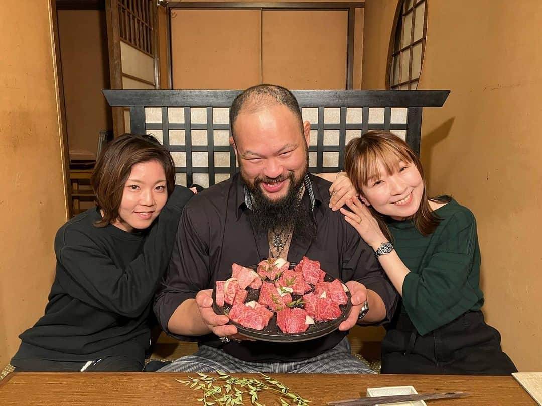 岡倫之さんのインスタグラム写真 - (岡倫之Instagram)「唐津市での大規模な撮影を支配した👑  #ゾンビランドサガ 好きを広報したら＂唐津市公認で＂色々な撮影を許可させた‼️  マジでゾンビランドサガ×新日本プロレスのコラボをプロデュースできるかもしれん…。  最後は、唐津の女に高級な佐賀牛食わせてもらってホテルで………(意味深)  #佐賀県唐津市 #唐津 #ボートレースからつ  #佐賀牛 #ユーリonice #ユーリオンアイス  #ロマンシングサガ #ロマンシング佐賀  #zombielandsaga #YurionIce #RomancingSaga」4月13日 14時56分 - great_o_khan