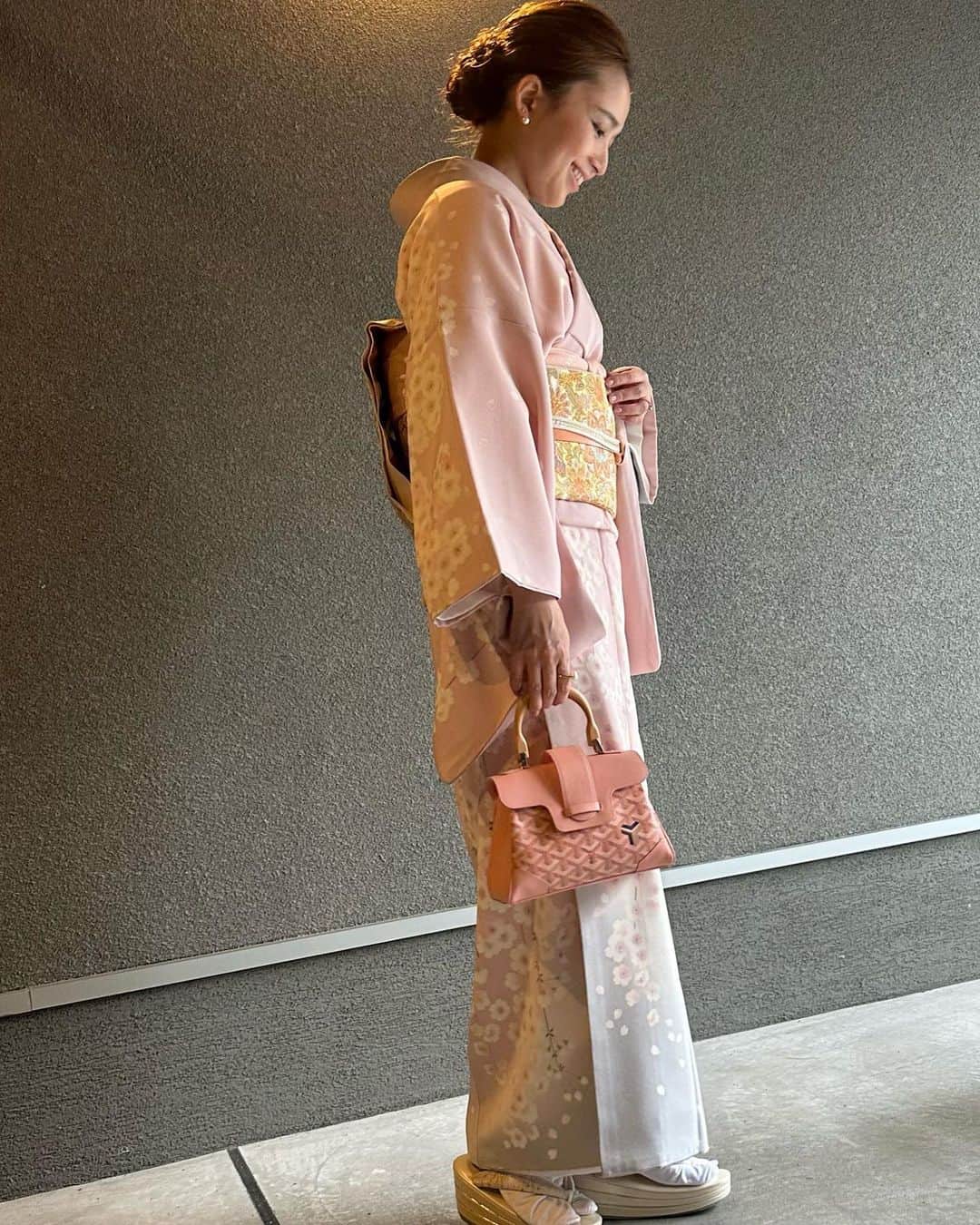 外村久美子さんのインスタグラム写真 - (外村久美子Instagram)「・ 入学式でした🌸  あのたろーしんも、もう１年生👶🏻✨ 本人に全く緊張感がなく、逆に不安になるw  #kimono #着物」4月13日 14時56分 - kummy153