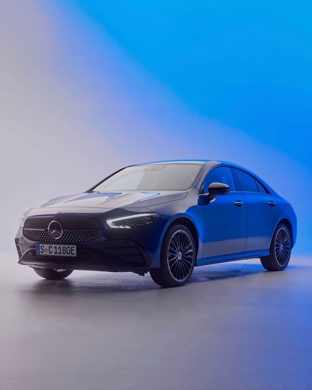 メルセデス・ベンツさんのインスタグラム写真 - (メルセデス・ベンツInstagram)「Recharge your drive: The #CLA plug-in hybrid models. Impressive design paired with state-of-the-art technology.  #MercedesBenz #ExpressYourDrive」4月13日 15時00分 - mercedesbenz