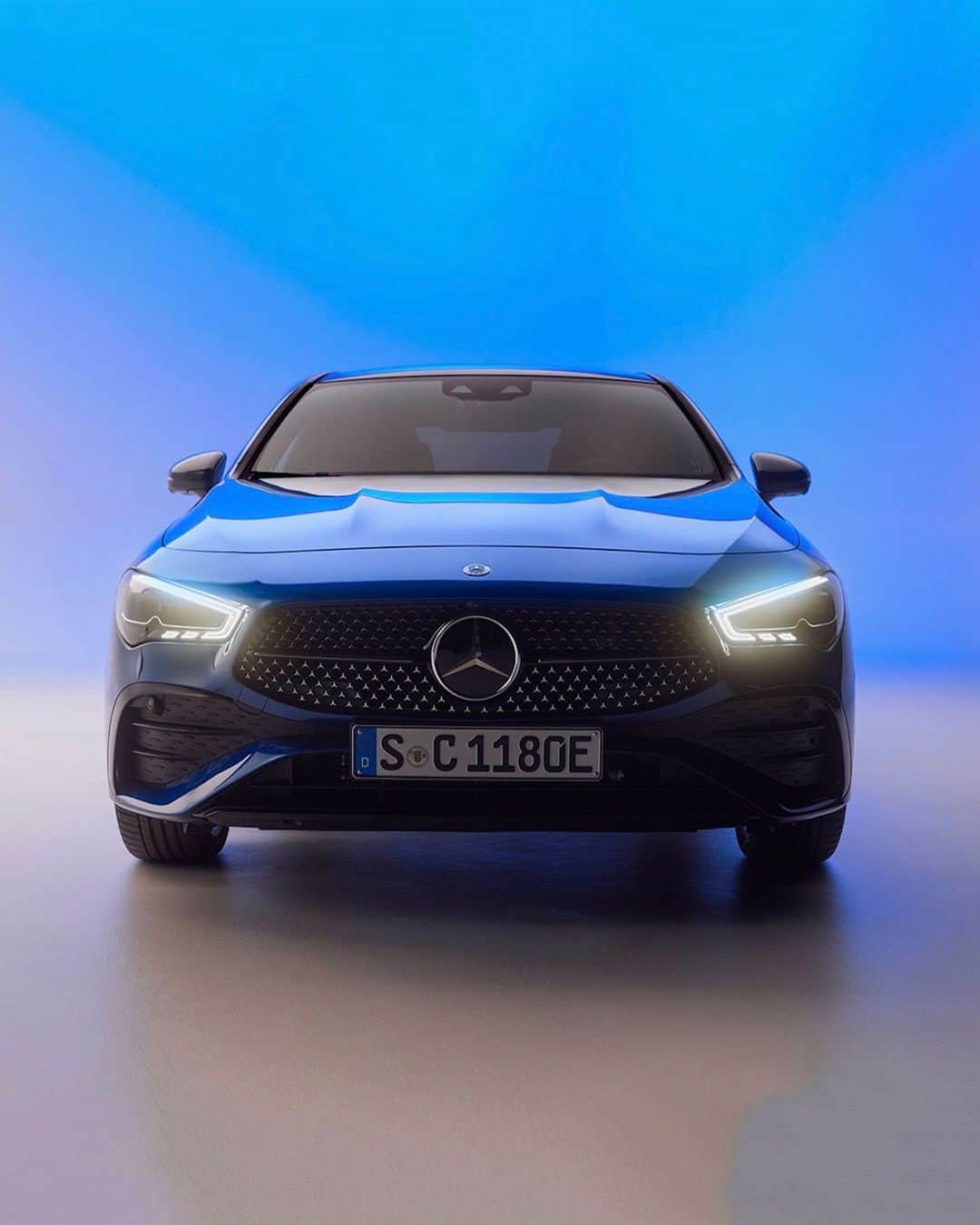 メルセデス・ベンツさんのインスタグラム写真 - (メルセデス・ベンツInstagram)「Recharge your drive: The #CLA plug-in hybrid models. Impressive design paired with state-of-the-art technology.  #MercedesBenz #ExpressYourDrive」4月13日 15時00分 - mercedesbenz