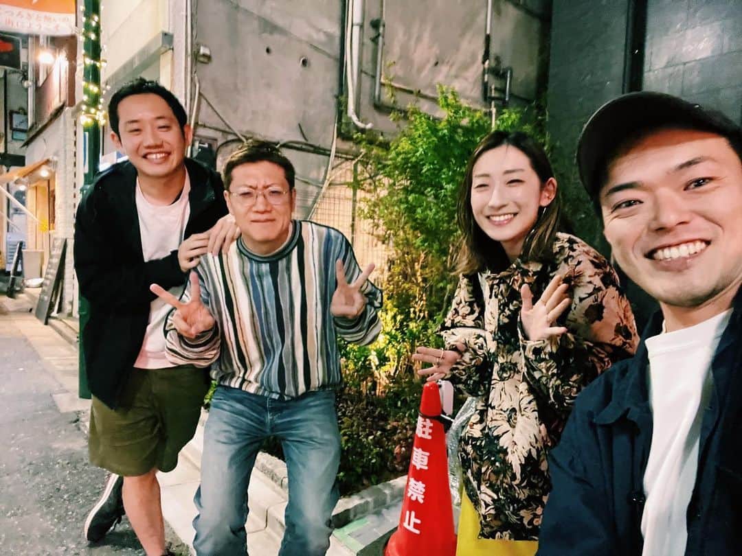 さえりのインスタグラム：「前職のチームメンバーと数年ぶりにご飯に行ってきた👏一緒に働いていたのはもう…8年前(えっ)。それぞれの道に進んでいて、業界ももう全員バラバラなんだけど、まだ会えることが嬉しい。  このメンバーに恵まれてから、私の仕事人生が一気に好転したんだよなあ。信頼してくれて、任せてくれて、尊重してくれて、いつもご機嫌で、明るくて朗らかで、「ありがとー」がめちゃくちゃ多くて、でもふざけすぎてて、そのせいでたまに私がキレて😂、でもやっぱり頼れる先輩たちのなかに入れてもらえてよかったな。まじで感謝感謝感謝🙏これからもたまに集まりましょう🍻」