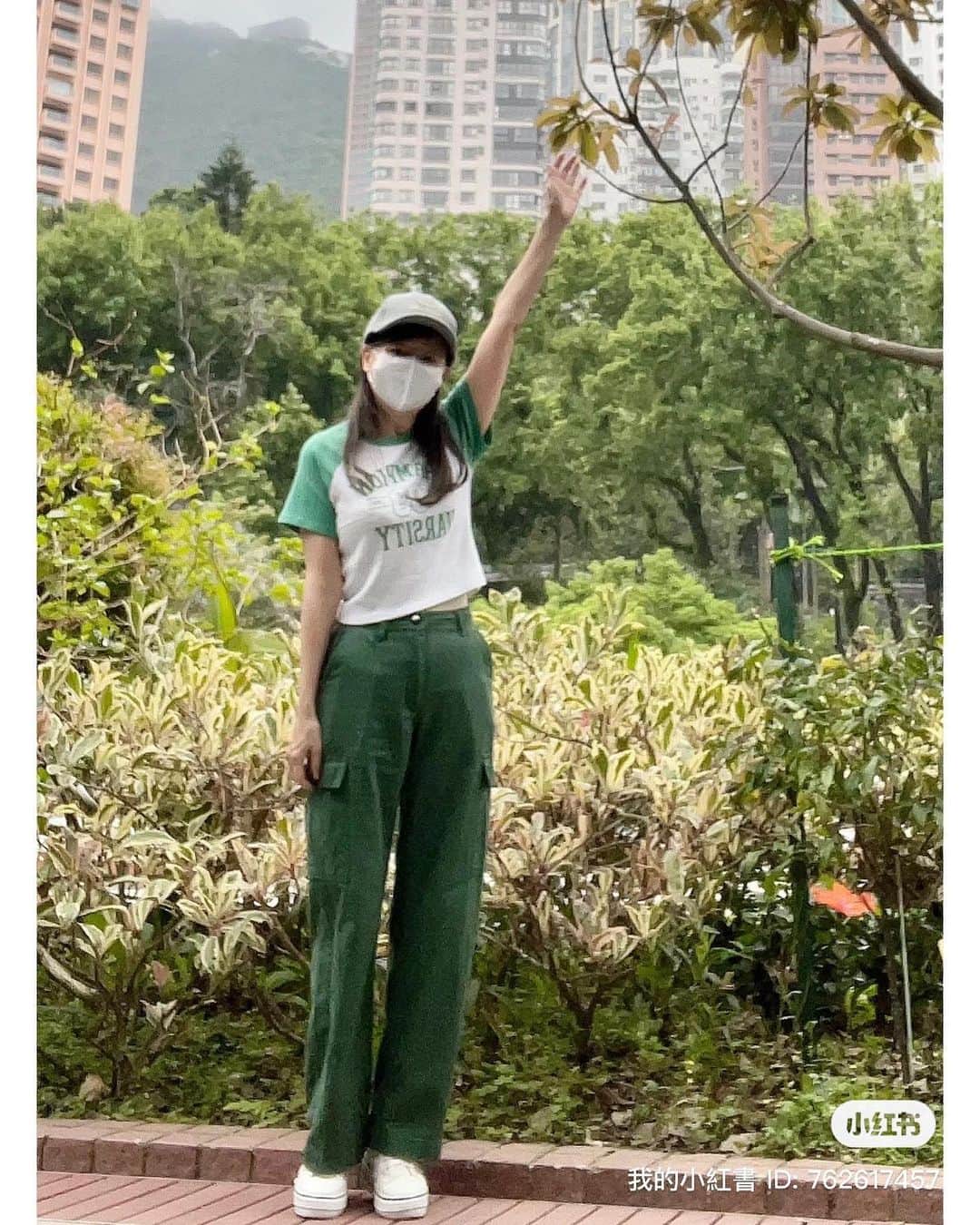 アグネス・チャンのインスタグラム：「昨日の散歩で服を買いました。散歩用のズボンが欲しかったです。今朝、着て見た。楽です！気に入りました。」