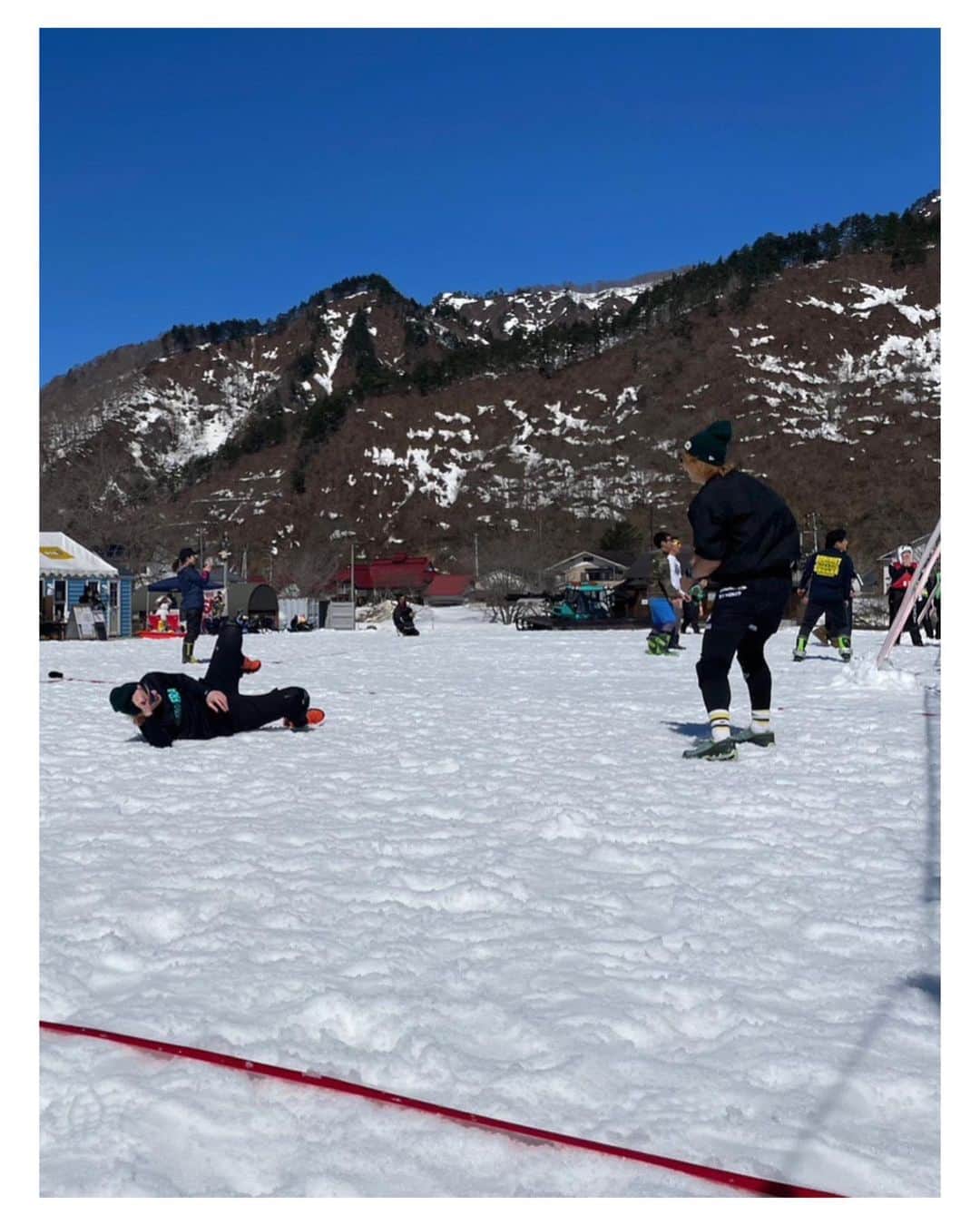 大山未希さんのインスタグラム写真 - (大山未希Instagram)「☃️  ※10枚目にオチあり。  TADAMI Snow Sports Festival 2023  ❄️雪上バレー ❄️雪上フットサル ❄️ラウンドネット（スパイクボール） ❄️フレスコボール  快晴で気持ちのいい天気の中 みんなで楽しく雪上スポーツを楽しみました！！  1番楽しんでいたのはゲストで呼んでいただいた わたしたち5人だったかもしれません😂 ちょっとはしゃぎすぎました！笑  只見町のみなさま！ 本当にありがとうございましたー☺️  また行きたいっ💚  ※開会式に薄着と裸足で登場しすべり倒していた男 #たかまつり  #福島県只見町 #ただみコミュニティクラブ #雪上バレー #スノーバレー ↓」3月21日 8時00分 - miki_oyama1003