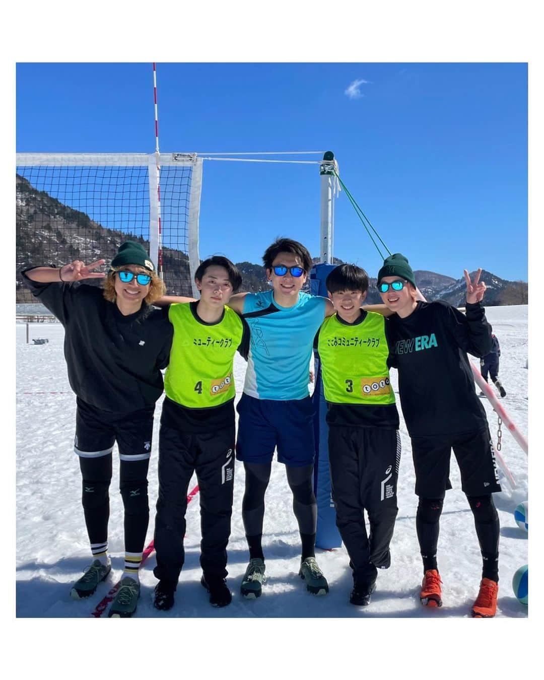 大山未希さんのインスタグラム写真 - (大山未希Instagram)「☃️  ※10枚目にオチあり。  TADAMI Snow Sports Festival 2023  ❄️雪上バレー ❄️雪上フットサル ❄️ラウンドネット（スパイクボール） ❄️フレスコボール  快晴で気持ちのいい天気の中 みんなで楽しく雪上スポーツを楽しみました！！  1番楽しんでいたのはゲストで呼んでいただいた わたしたち5人だったかもしれません😂 ちょっとはしゃぎすぎました！笑  只見町のみなさま！ 本当にありがとうございましたー☺️  また行きたいっ💚  ※開会式に薄着と裸足で登場しすべり倒していた男 #たかまつり  #福島県只見町 #ただみコミュニティクラブ #雪上バレー #スノーバレー ↓」3月21日 8時00分 - miki_oyama1003