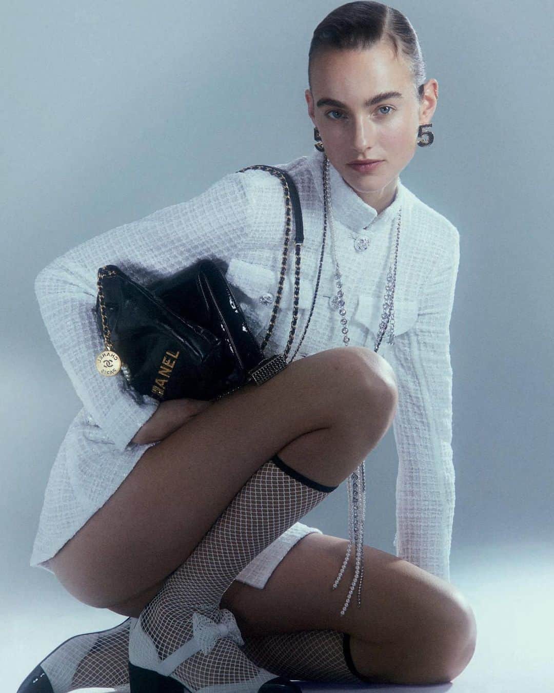 マルチェ・フェルフーフのインスタグラム：「New coverstory for @elle_italia 🤍🤍@xavigordo @lauras9226 @sergiocorvachoglam @giuliamassullo」