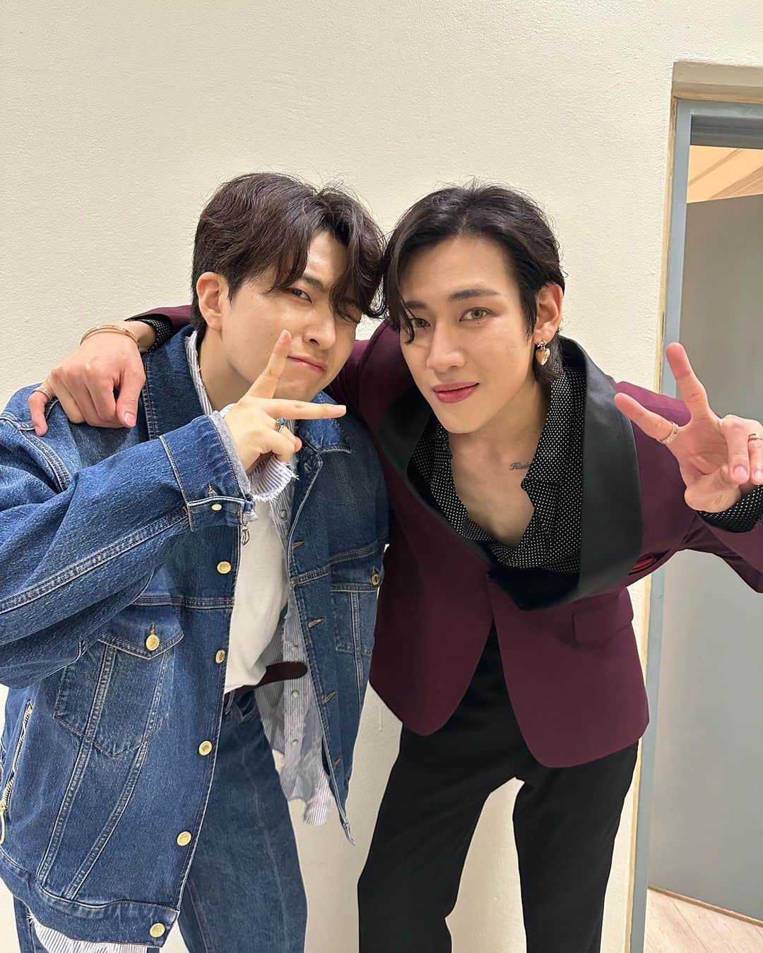 BamBam のインスタグラム：「🇹🇭 with @333cyj333 @min.nicha」