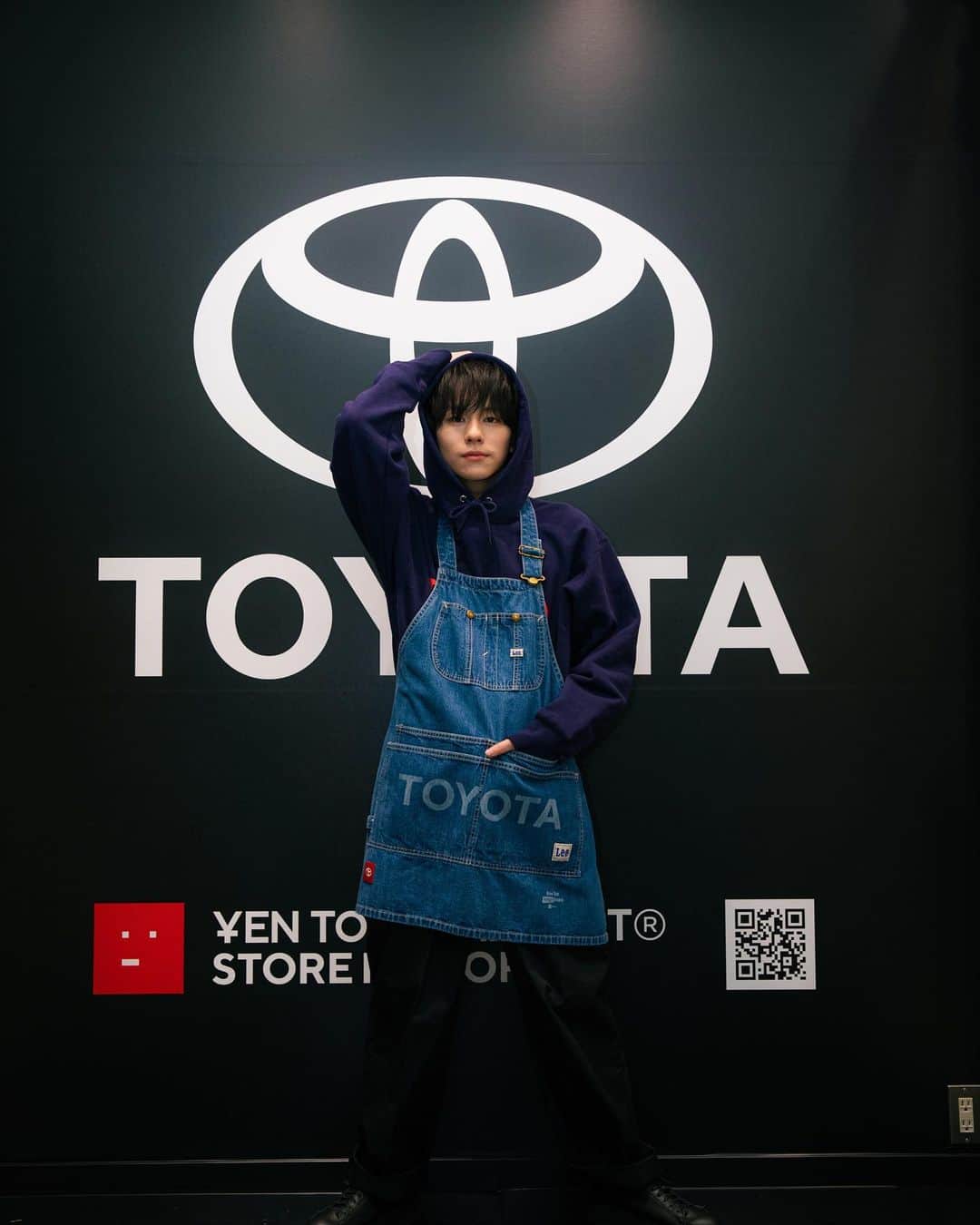 山下幸輝のインスタグラム：「渋谷PARCO3階のYEN TOWN MARKETでTOYOTAのPOP UPにお邪魔してきました🛻  新作のオリジナル商品に加え、LeeやFruit of the Loomとコラボも販売中でオンラインでも購入できます！  #toyota #dytd  @toyota_jp  @yentownmarket」
