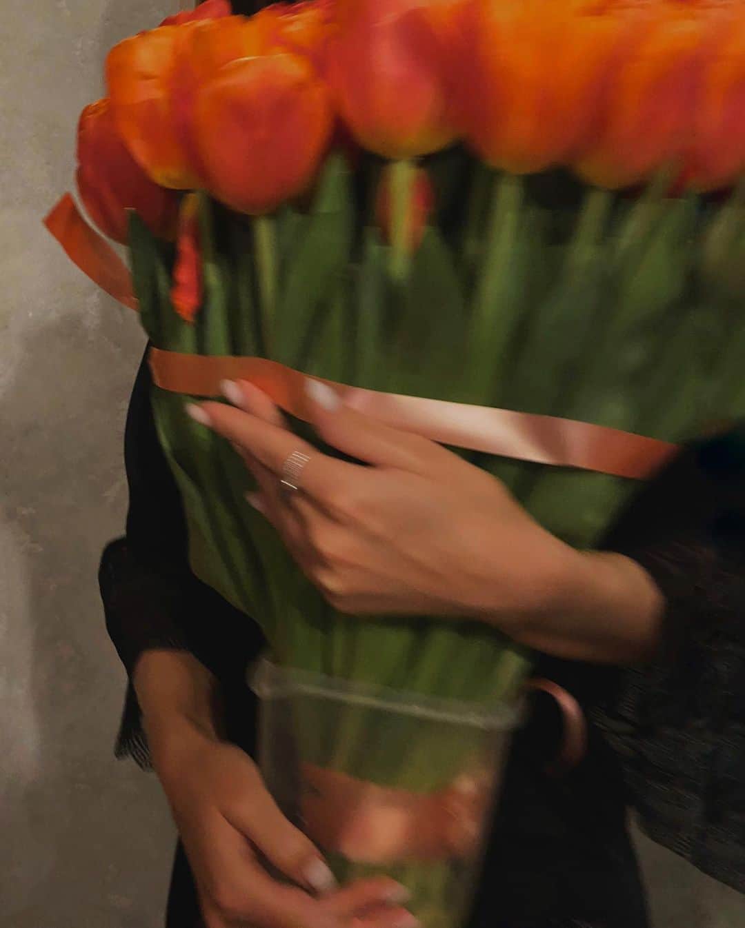 OLYA VIKULOVAさんのインスタグラム写真 - (OLYA VIKULOVAInstagram)「Кажется, еще март  И вне зависимости от того, когда я выкладываю фото,  именно этот букет заставляют меня почувствовать любовь от каждого цветка, который Артем вырастил в своем питомнике   🌷💌  #Feelslikespring #Ivanovo #Flowers #Spring #Ivanovo2023 #Весна #Иваново #Тюльпаны #Ваганов #Питомник #Питомникрастений #Тюльпаныиваново #Питомникрастенийваганова  #Иваново2023」3月20日 23時34分 - rap.puntsel
