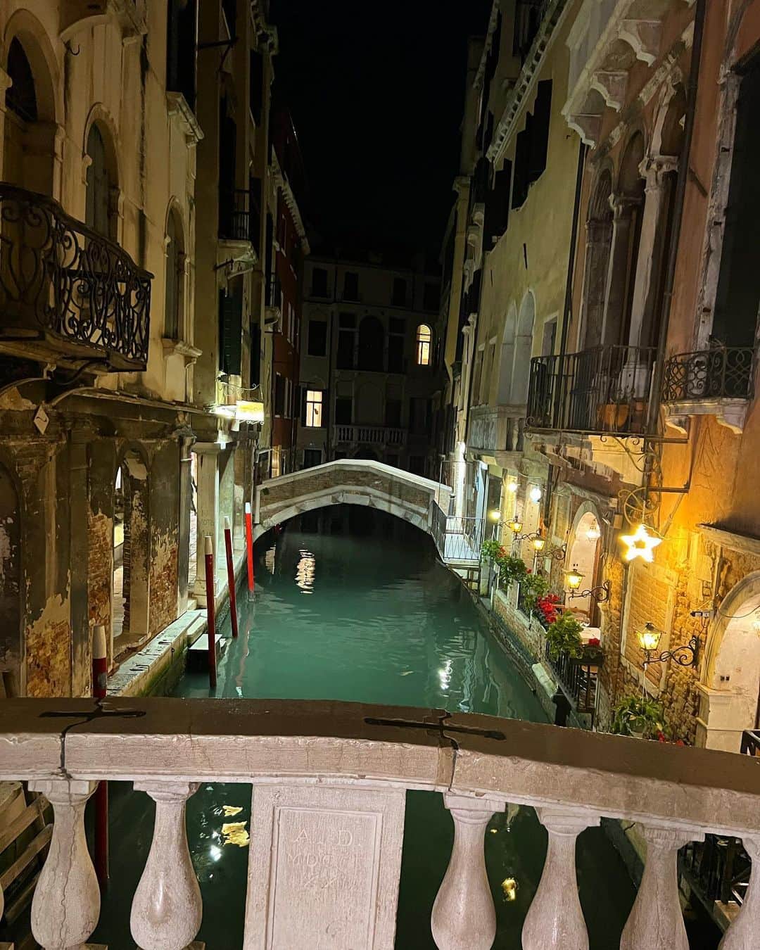 コソヴァレ・アスラニさんのインスタグラム写真 - (コソヴァレ・アスラニInstagram)「Postcard from Venice 🗺️🌅 #dayoff」3月20日 23時46分 - asllani9