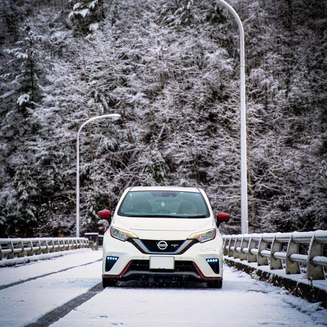 Nissanさんのインスタグラム写真 - (NissanInstagram)「The first day of Spring bringing us so much joy on #InternationalDayofHappiness! Share your favorite spring photos with us using #MyNissanAdventure! #Nissan #NissanNote #NISMO  📸: @3340.sho」3月20日 23時50分 - nissan