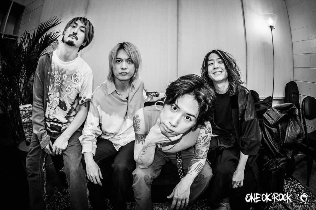 Taka のインスタグラム：「MuseとEvanescence のアメリカツアーは無事に終了！さぁ日本待ってろよ！🥳🔥 @muse @evanescenceofficial @oneokrockofficial @julenphoto」