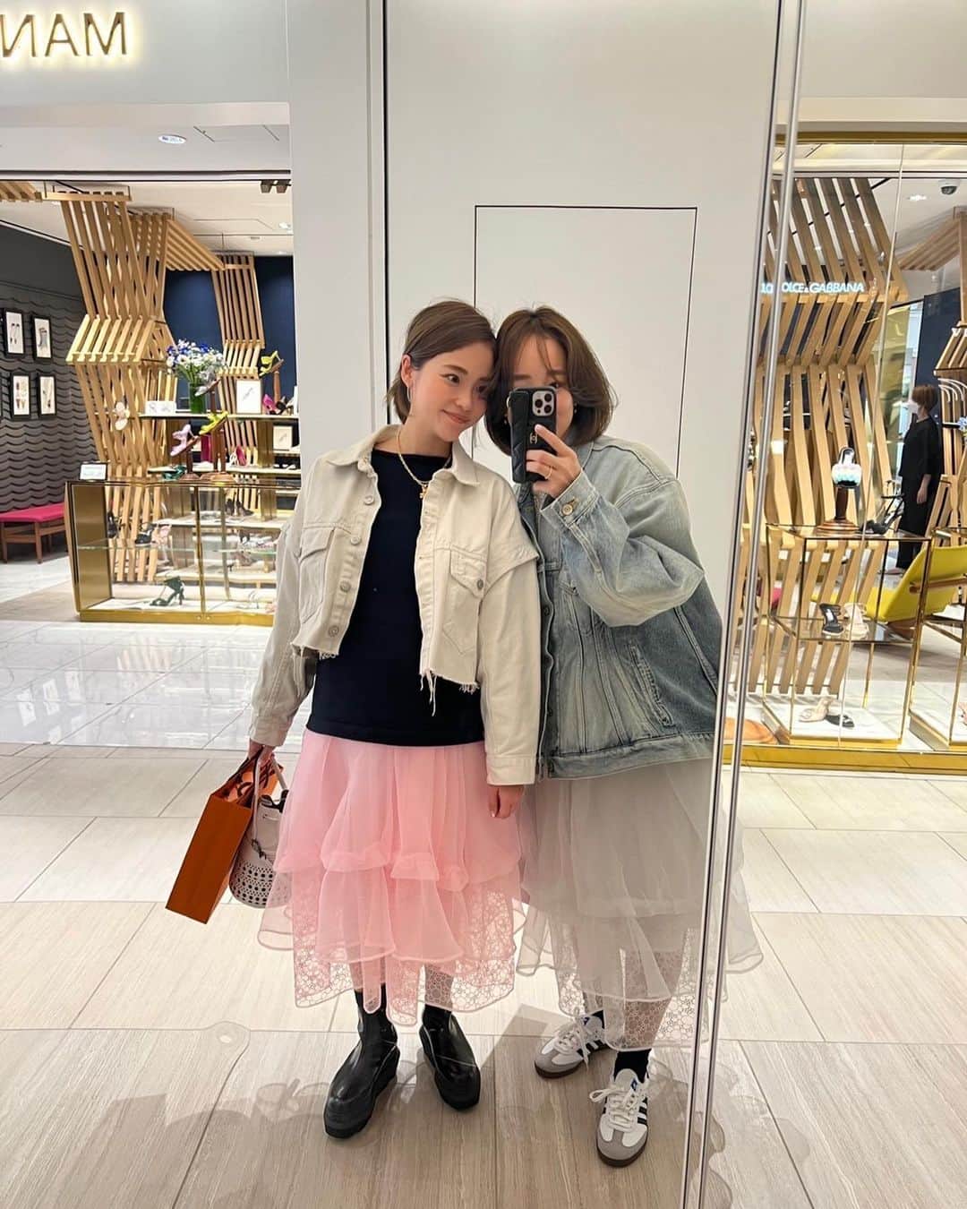 のインスタグラム：「Weekend in Tokyo🗼  アメリカに戻る姪っ子と涙涙のお別れでした🥺 可愛い甥っ子ともたくさん一緒に過ごせて幸せ🕸❤️💙  私が疲れないようにと、おねえこが配慮してくれたおかげで元気いっぱいで東京滞在を満喫できました♡ ありがとう♡  #Tokyo #weekend #東京旅行」