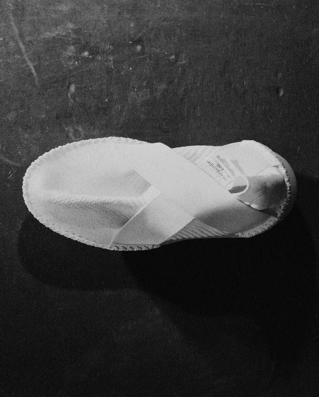ワイスリーさんのインスタグラム写真 - (ワイスリーInstagram)「Y-3 ITOGO. ​ With its name derived from a combination of the Japanese words for ‘thread’ - ‘ito’ - and ‘five’ - ‘go’ - the Y-3 ITOGO is hand-stitched from just five components. ​ Crafted to rethink the lifecycle of footwear, the ITOGO silhouette is held together by thread, not glue. ​ Available now at select retail locations.  #adidas #Y3 #YohjiYamamoto」3月21日 0時00分 - adidasy3