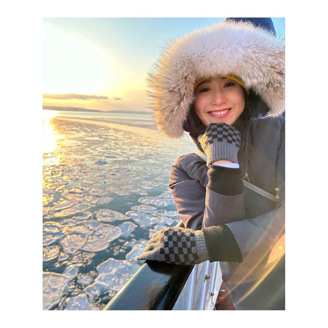 宇田恵菜のインスタグラム：「Abashiri trip オーロラ船 知床まで行かなくても、網走でも流氷を楽しめる!  それが、流氷船のオーロラです！  毎年2月から数ヶ月のみ 北遠い遠いところから流れついてきた流氷を船でかきわけて進んでいけて。  クルーズでこの美しき景色をみながら、流氷も楽しめる。最高すぎるのです。  めちゃ寒いけど、外で待ってベスポジで流氷を待つのがポイント！！！ただ寒いけどね!笑 ------------------------------- #casting  #actress #shortfilm #キャスティング  #役者  #filmingcrew #filming #撮影中 #撮影クルー #leadactress #女優 #actresslife #スチール撮影 #黒髪 #blackhair 　#愛媛出身 #不動産女子 #japaneseactress  #網走旅行 #流氷　#網走流氷観光砕氷船おーろら #クルーズ　#流氷クルーズ」