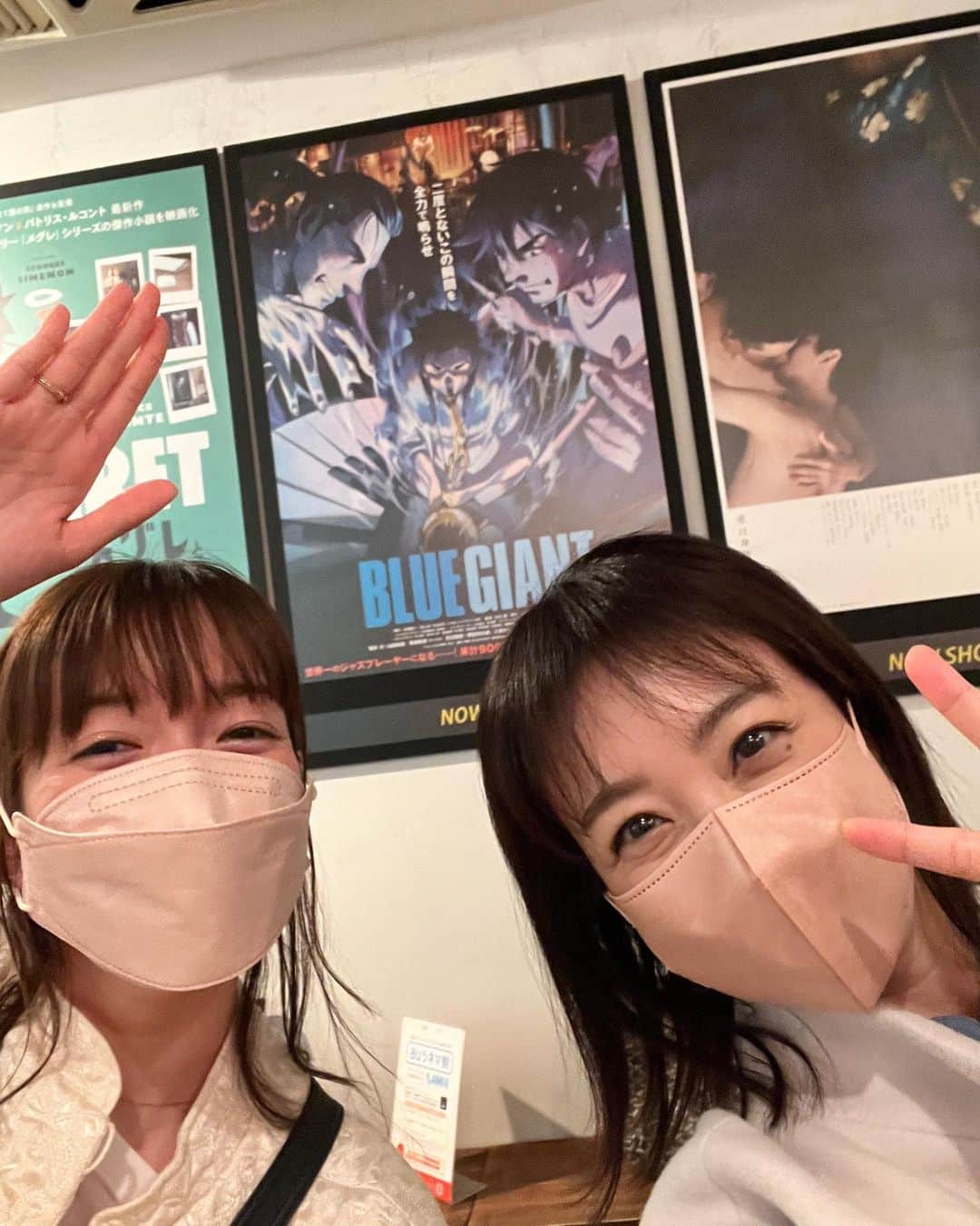 川田裕美のインスタグラム：「観てきました！『BLUE GIANT』✨ お休みの合った日に、しーちゃんと💛 子供が産まれてから、映画館で映画を観ることがなかなか難しくて… とても久しぶりで、楽しかったー！！  #bluegiant」