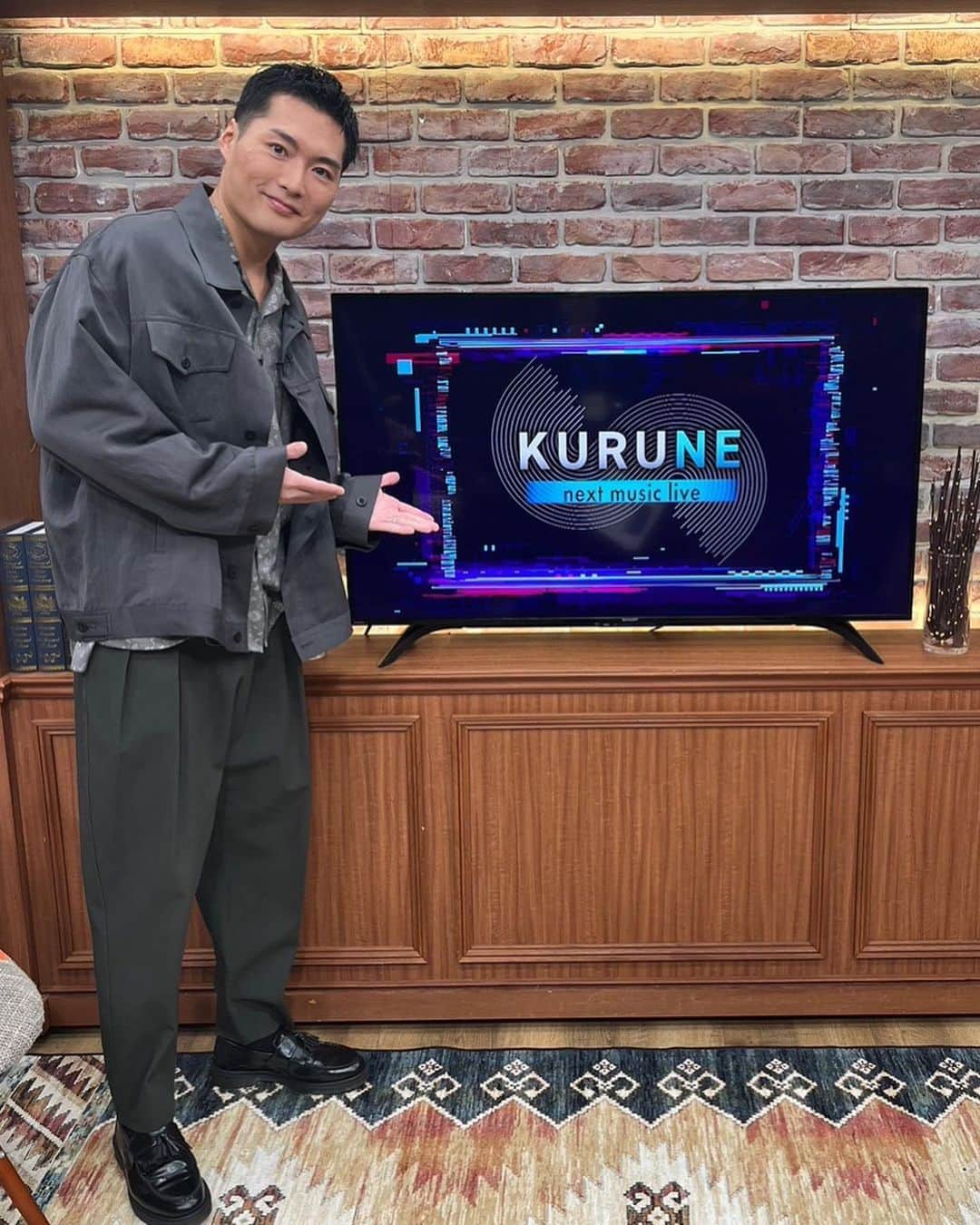 八木将康のインスタグラム：「本日、3月20日(月) 22時からBSJapanext「KURUNE」が放送されます‼️  今回のゲストは安斉かれんさんです✨ 是非ご覧ください‼︎  #kurune #exilemakidai  #安斉かれん さん #劇団exile  #八木将康」