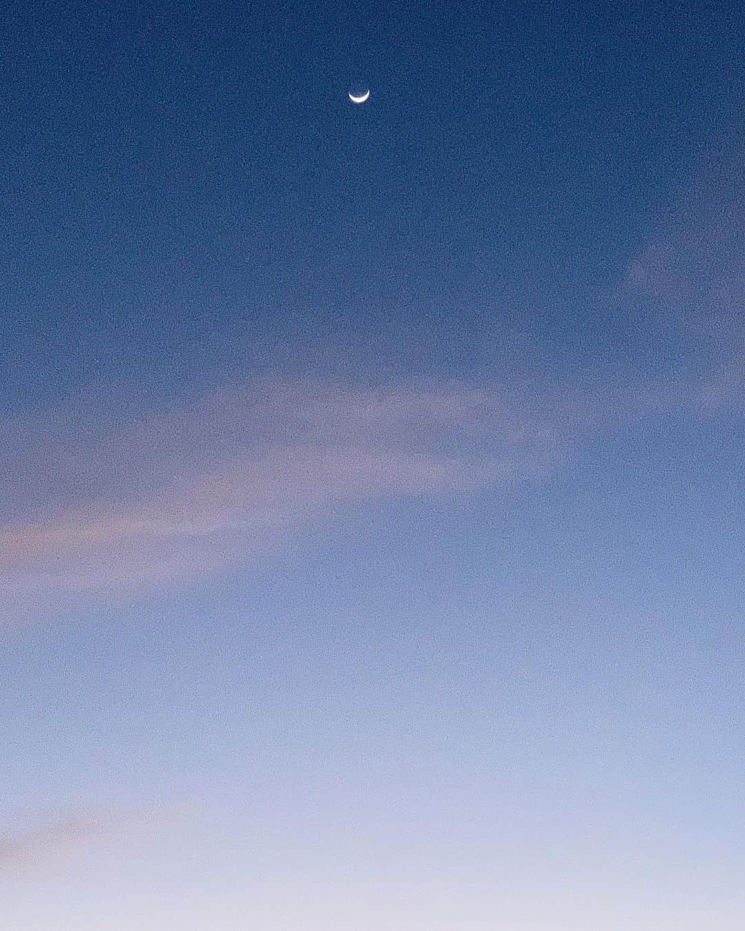 絢香さんのインスタグラム写真 - (絢香Instagram)「今朝の三日月🌙  #三日月」3月20日 15時52分 - ayaka_official_jp