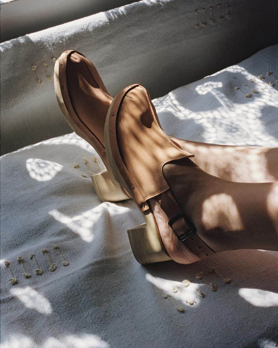のインスタグラム：「Rocco 💪 + Spring Shoes at its finest ! Muted colors go with everything, beautiful with all skin tones ❣️ + available in 3 colors + online or at our Vienna Store + photo @nekomunikata @maison_image  styling @svilasvila  model @jbt3000」