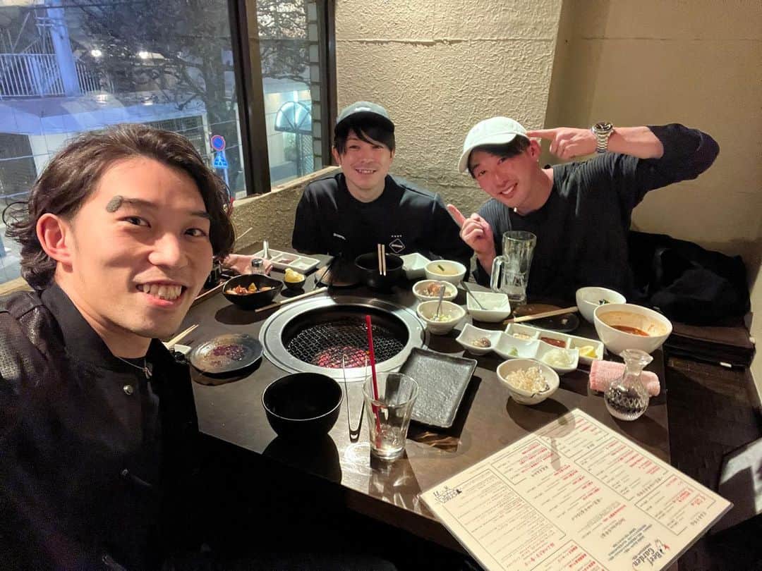 無良崇人のインスタグラム：「notte stellataでスケート教えた体操界のレジェンド @kohei_198913  航平くんと 多方面で活躍する元シルク・ド・ソレイユで マルチパフォーマー @fujimakiriki  立樹くんとご飯行ってきました！！ お2人とは歳も近くて車好きでアスリートでと共通点がめちゃくちゃ有りまくり！！笑  今回とある計画に向けていろいろ教えてもらいました！！  #内村航平 #藤巻立樹  #無良崇人  #それぞれプロフェッショナル  #素敵な出会いに感謝 #笑ったり動いたり #色んな意味で体痛い  #gimnastic #figureskate #performer」