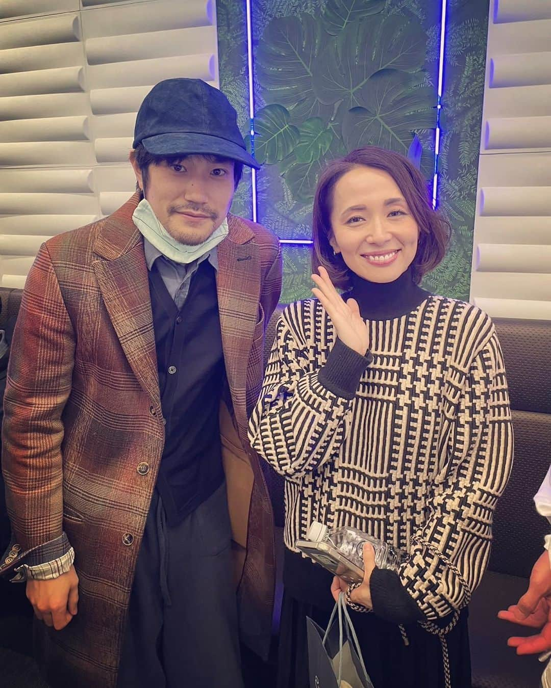 楊原京子さんのインスタグラム写真 - (楊原京子Instagram)「お忙しい中、　 松山ケンイチさんも観に来てくれて...  泣いたと言ってくだすった。涙 プロデューサー @norihitokaneko 共々嬉しかったです✨✨ ・ ・ #いじけた神様　#シアターアルファ東京」3月20日 16時34分 - kyoko.yanagihara