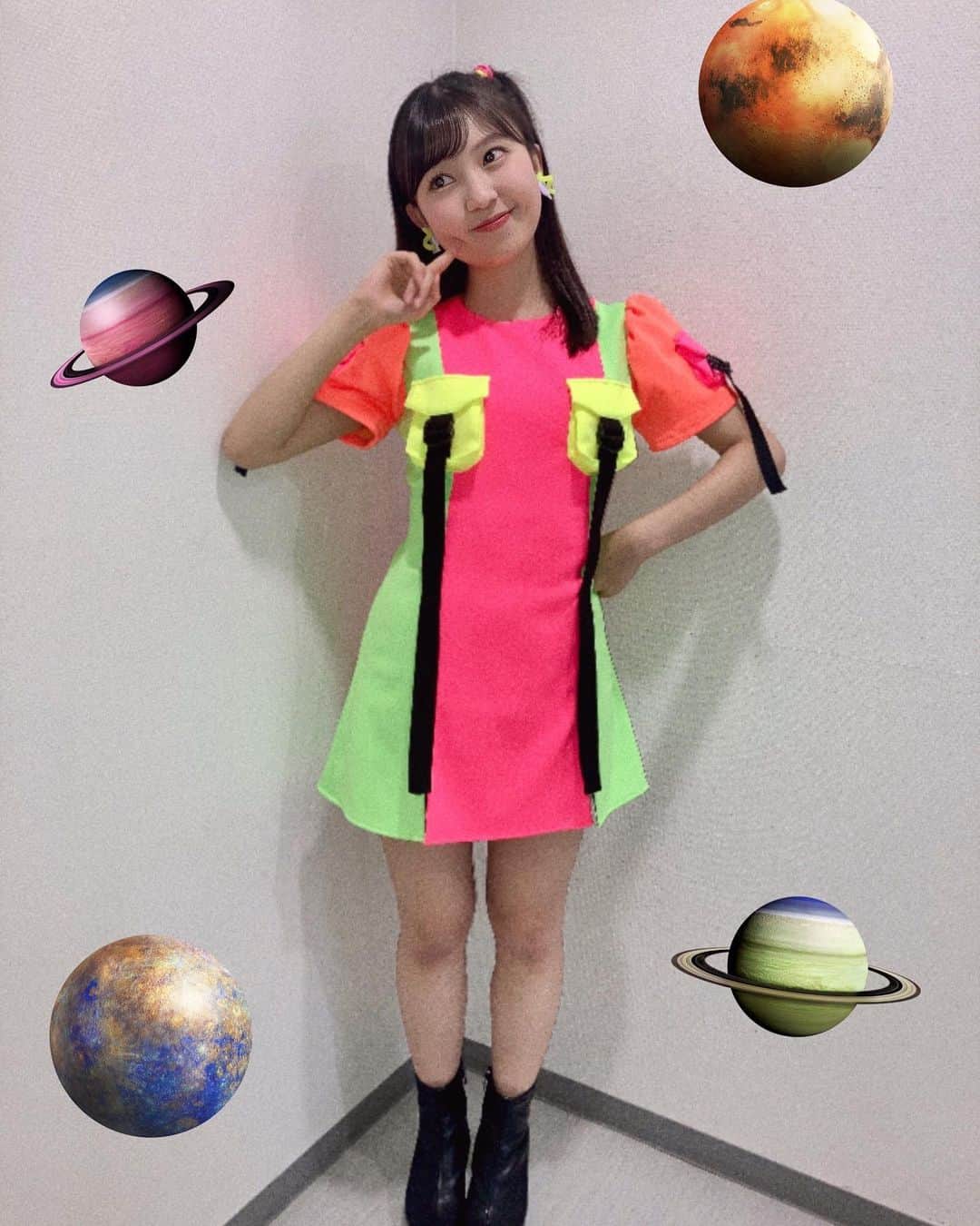 のインスタグラム：「春ツアー『NEO BEYO』スタート 新衣装もNEOだよ🪐  #BEYOOOOONDS#島倉りか #NEOBEYO」