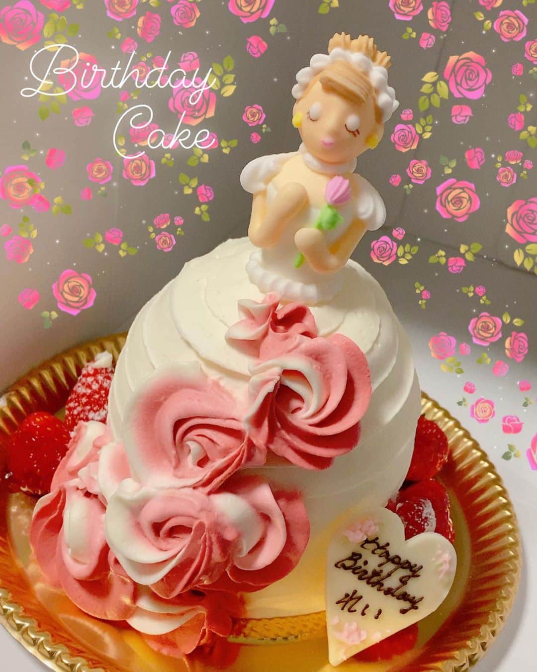れいのインスタグラム：「⁡ ⁡ L’OLIOLIのケーキ嬉しかったぁ‪‪♡ 美味しいものたくさん食べれて幸せ プレゼントも大好きなJILLセンス天才。 ⁡ #誕生日 #21歳 #誕生日サプライズ #誕生日プレゼント #誕生日ケーキ #叙々苑 #ロリオリ #ロリオリ365 #キリトリセカイ #ゴンチャ #gongcha #strawberry #lolioli #camera #jillstuart #floranotis #miumiu #happybirthday #birthdaycake #birthdaygirl #girls #tokyo #follow #instagood #instalike #portrait #happy #japan #fun #ootd」