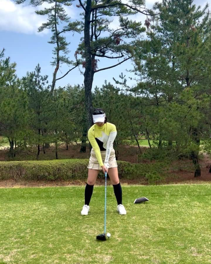 楠本彩乃 のインスタグラム：「. やっぱり何回行っても 素敵なゴルフ場⛳️ ショットもスイングも 良くなってるのが 実感できたゴルフでした。 . #golf #golfswing #golfer #ゴルフ #ゴルフスイング  #ゴルファー #女子ゴルファー #ゴルフ練習 #あやゴル #ゴルフ場 #골프  #デサントゴルフ #골프스윙 #골프연습 #宮崎 #フェニックスカントリークラブ」