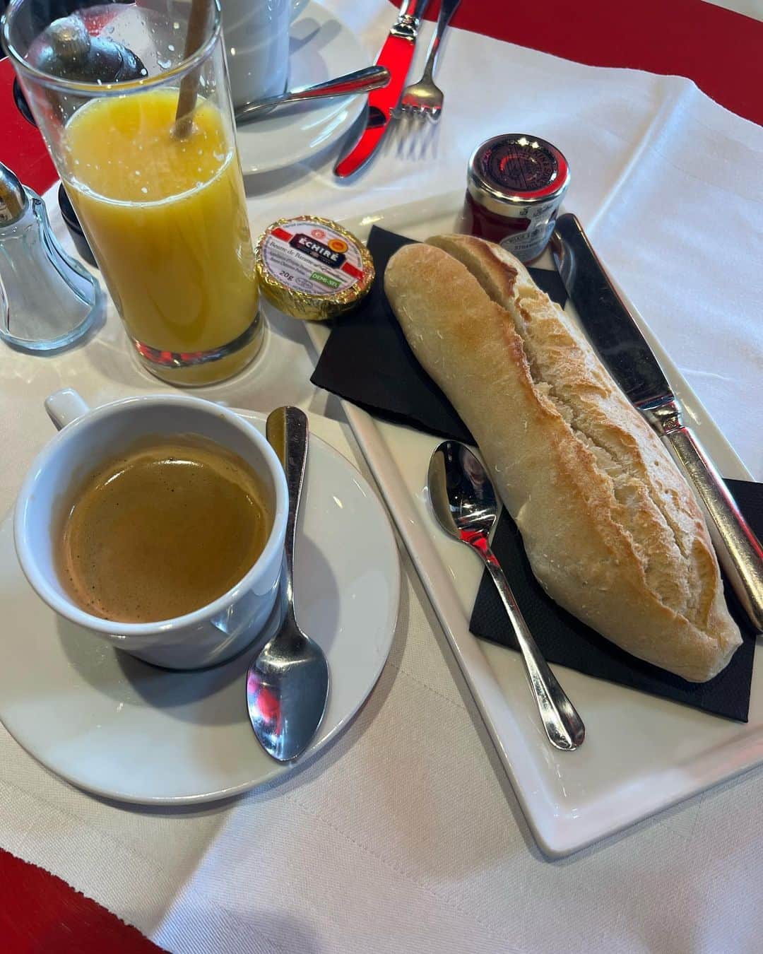 上梨ライムさんのインスタグラム写真 - (上梨ライムInstagram)「Petit déjeuner au @restaurantlecoq 🇫🇷  I really enjoyed breakfast at a different cafe every morning in Paris.  朝散歩してフラッと立ち寄るカフェでの朝食が 本当にどこも美味しかったの🍽 . . . #brunch#brunchinparis#parisbreakfast#breakfastinparis#blasiantokyo#restaurantlecoq」3月20日 17時04分 - raimu.kaminashi_official