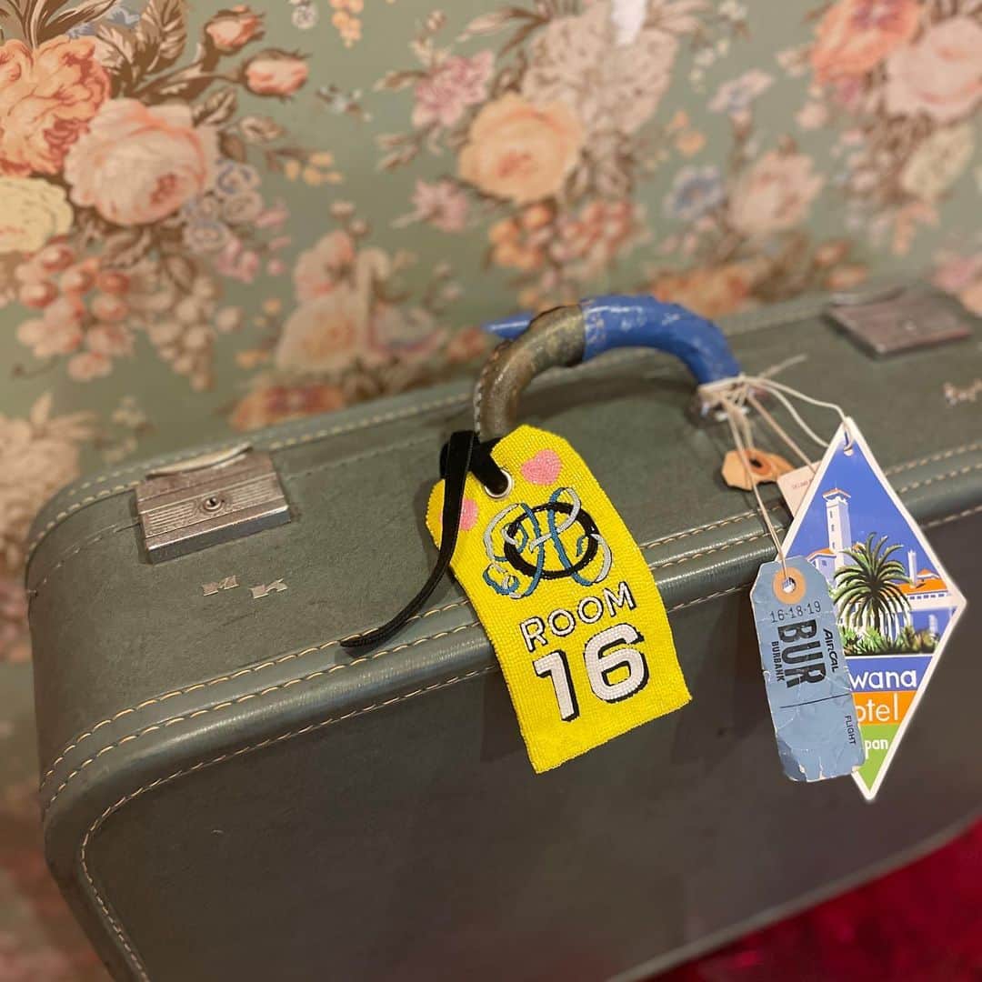 falinetokyoさんのインスタグラム写真 - (falinetokyoInstagram)「Baggage Tag Charm Yellow💛Beaded  ホテルのバッゲジタグをイメージしたバッグチャーム💛 バッグに付けてスペシャル感を💖  #hotelolympia」3月20日 17時40分 - falinetokyo