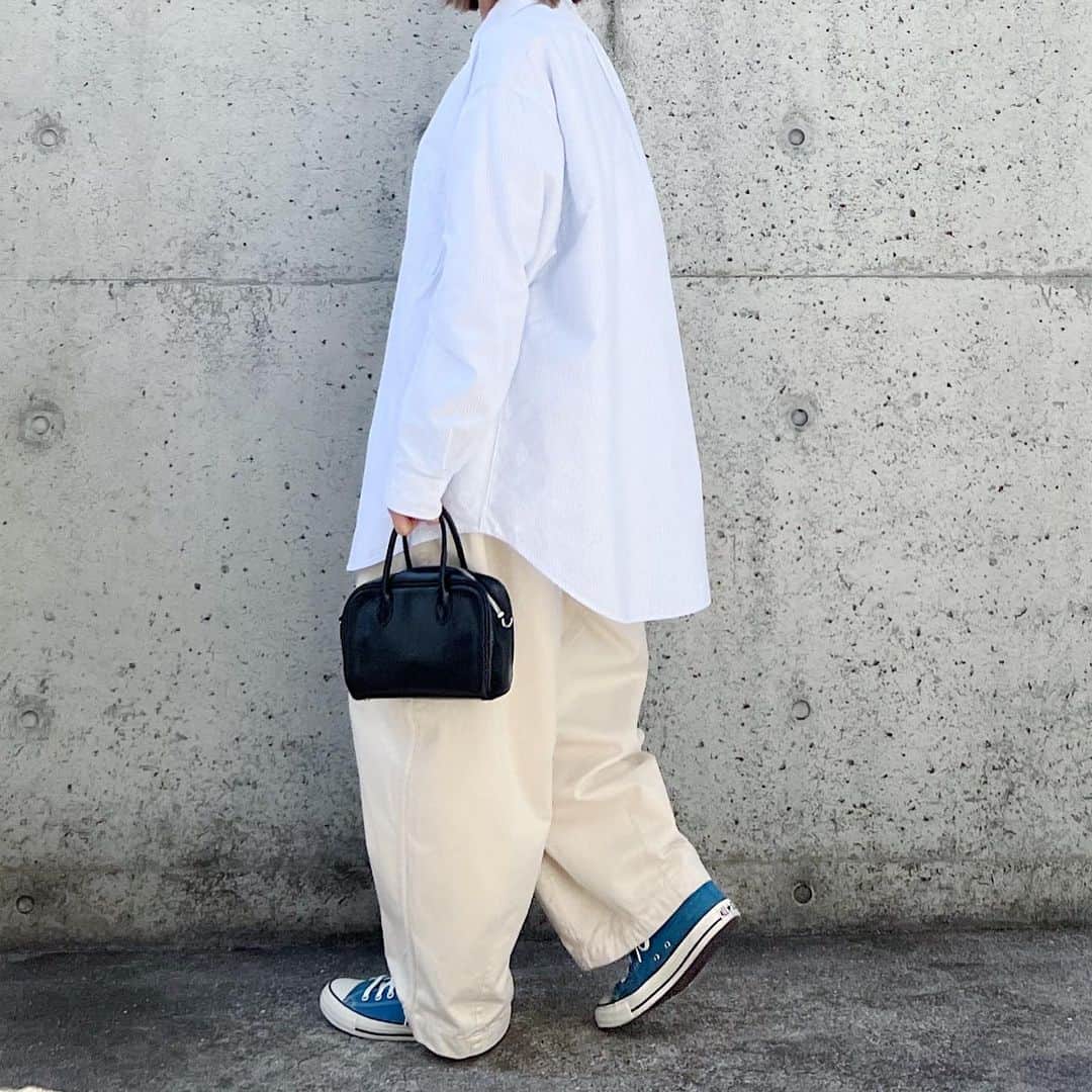 ryokoさんのインスタグラム写真 - (ryokoInstagram)「▪︎  シャツの季節👔  .  shirt #tsuzuli bottoms #bottoms shoes #converse  bag #artsandscience」3月20日 21時00分 - ryo___ka